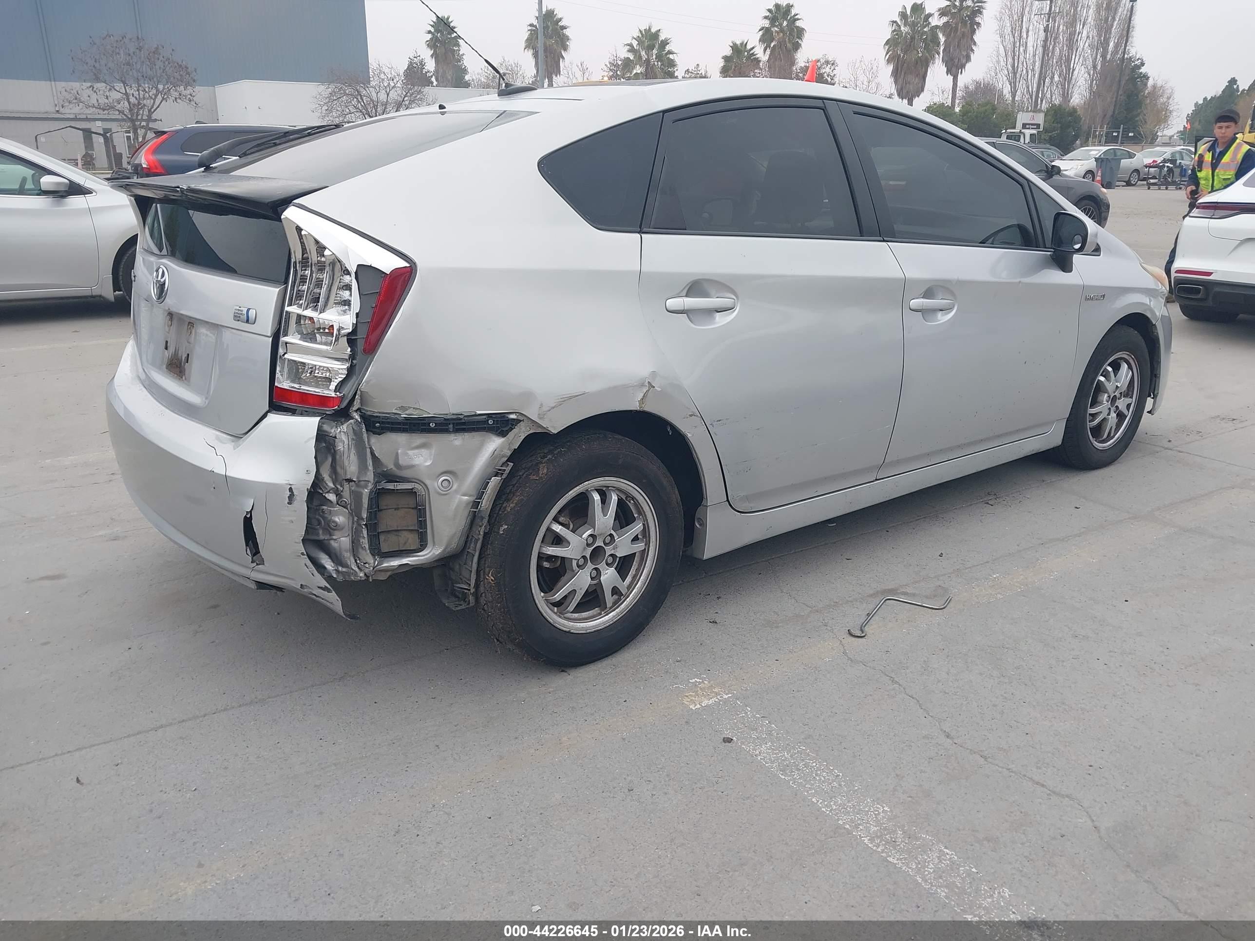 TOYOTA PRIUS image 4
