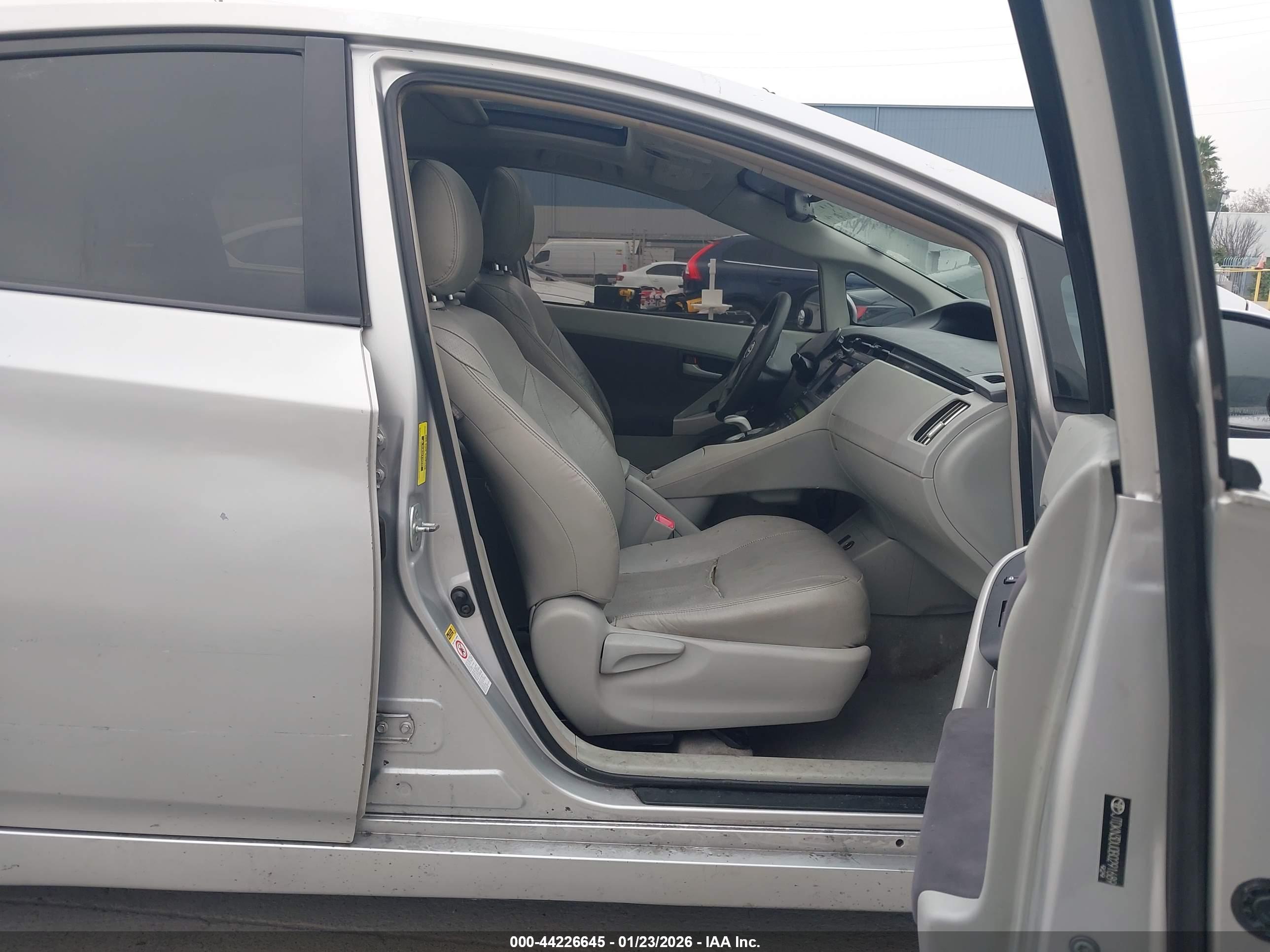 TOYOTA PRIUS image 5