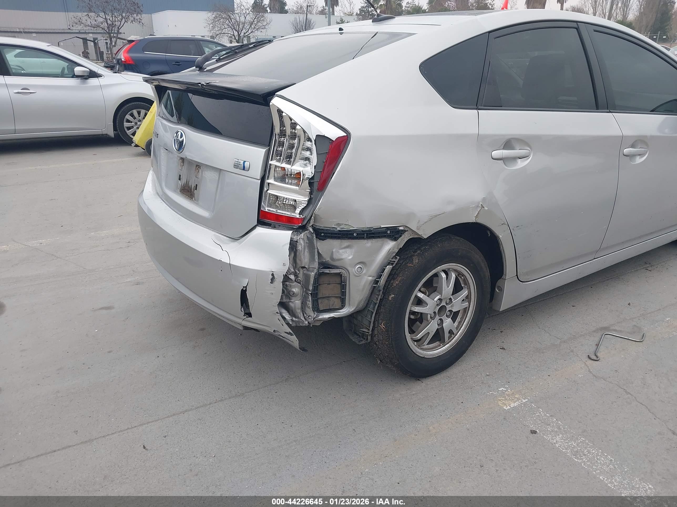 TOYOTA PRIUS image 6