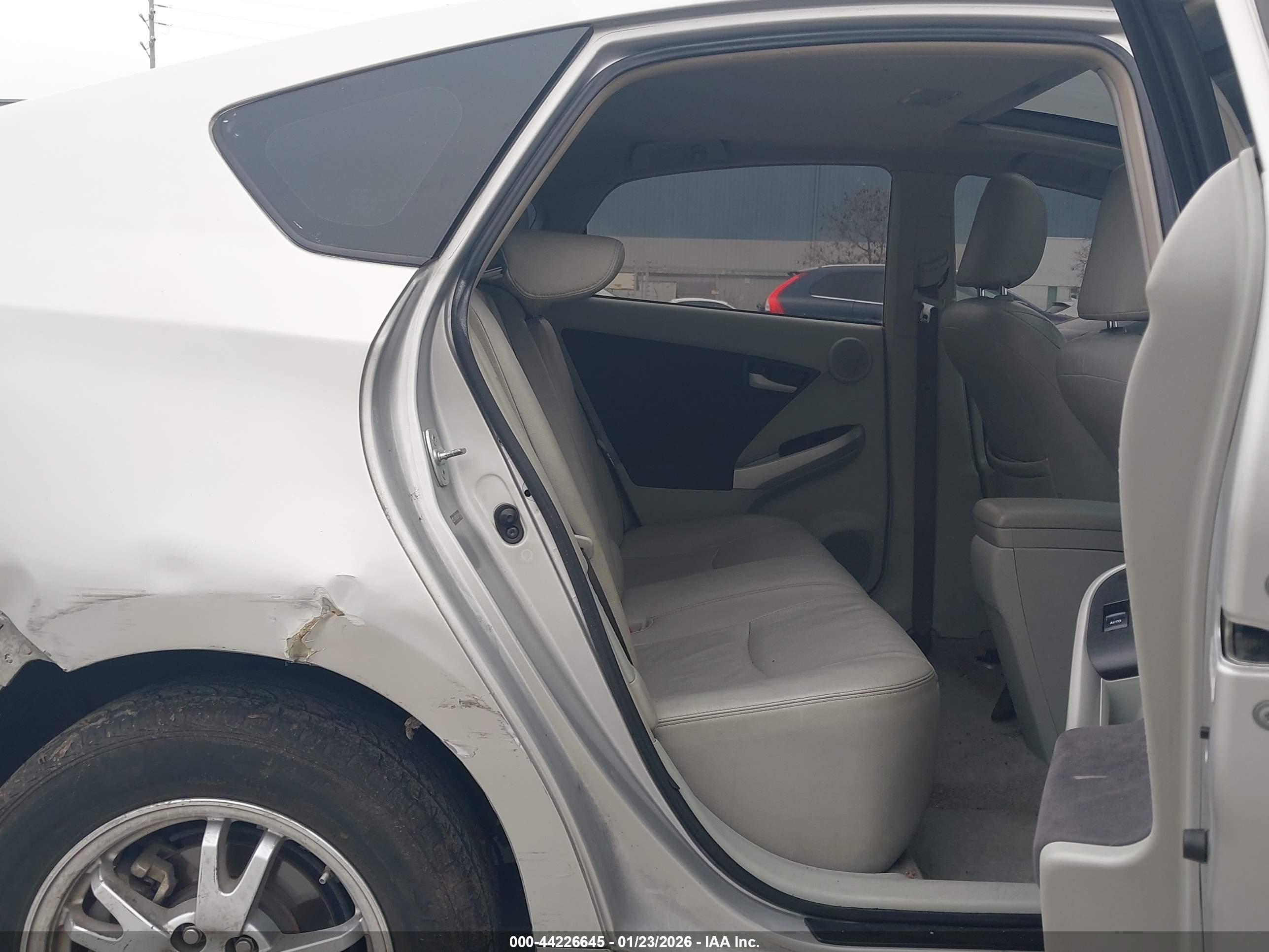 TOYOTA PRIUS image 8