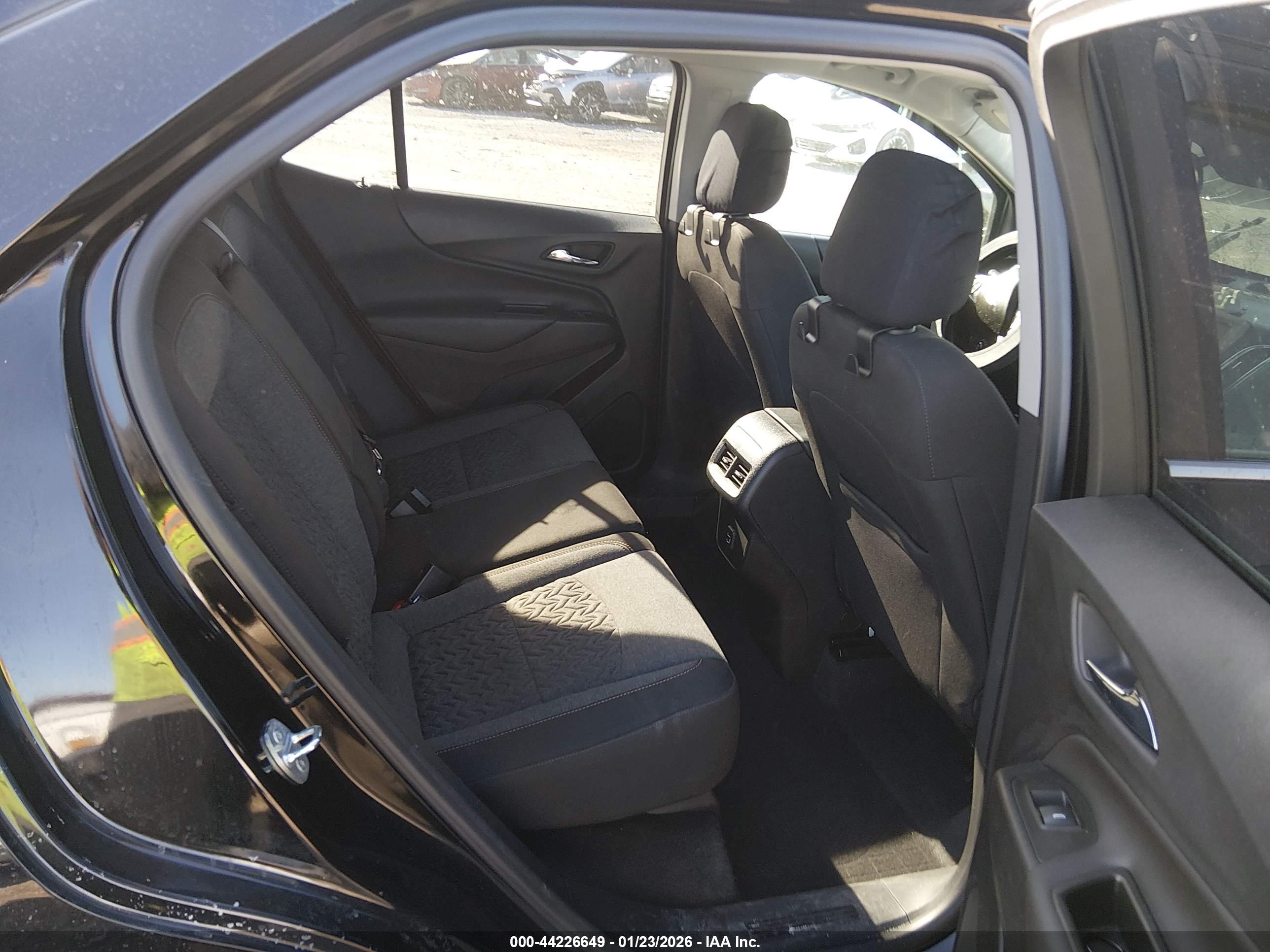 CHEVROLET EQUINOX image 8