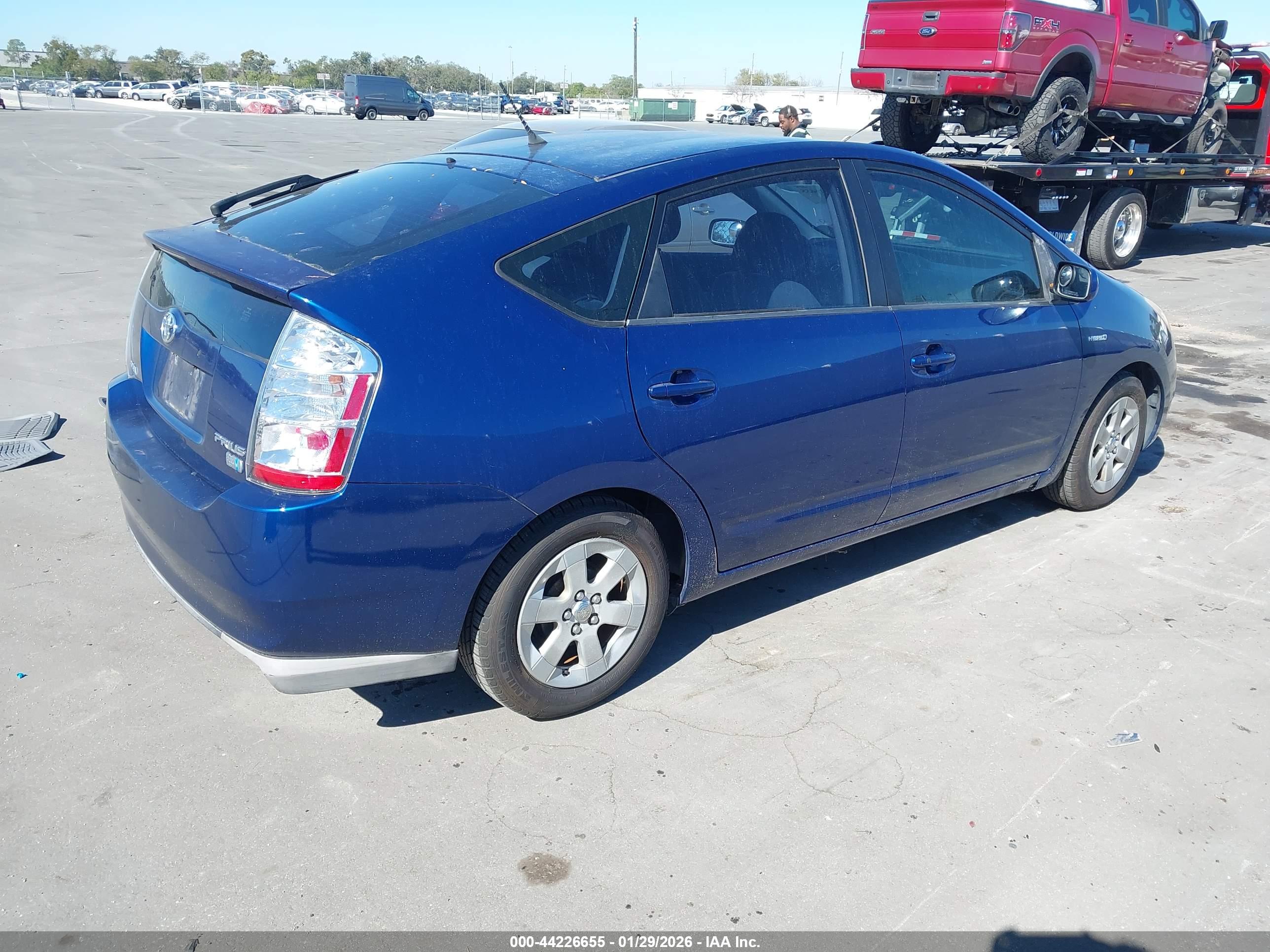 TOYOTA PRIUS image 4