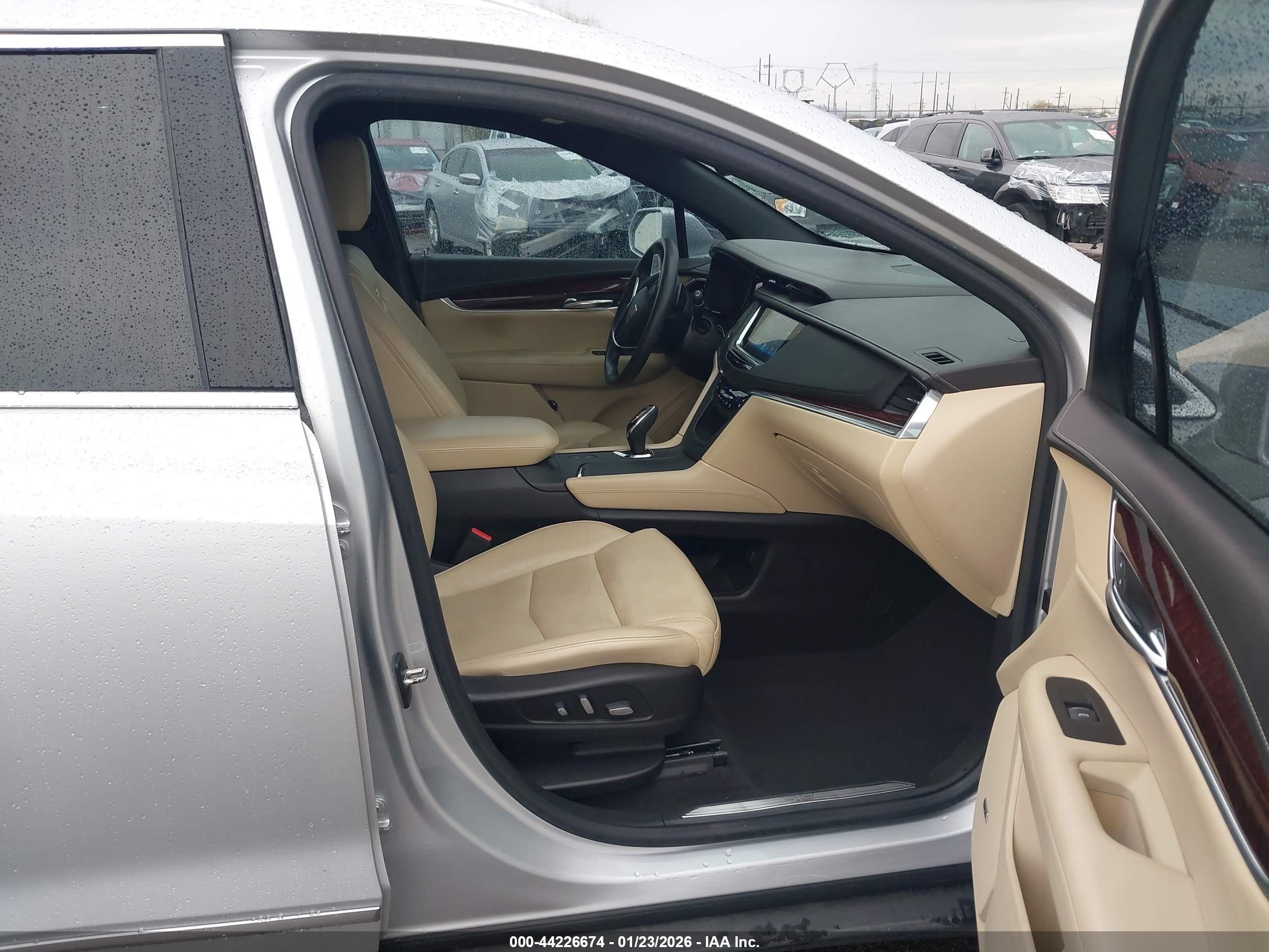 CADILLAC XT5 image 5