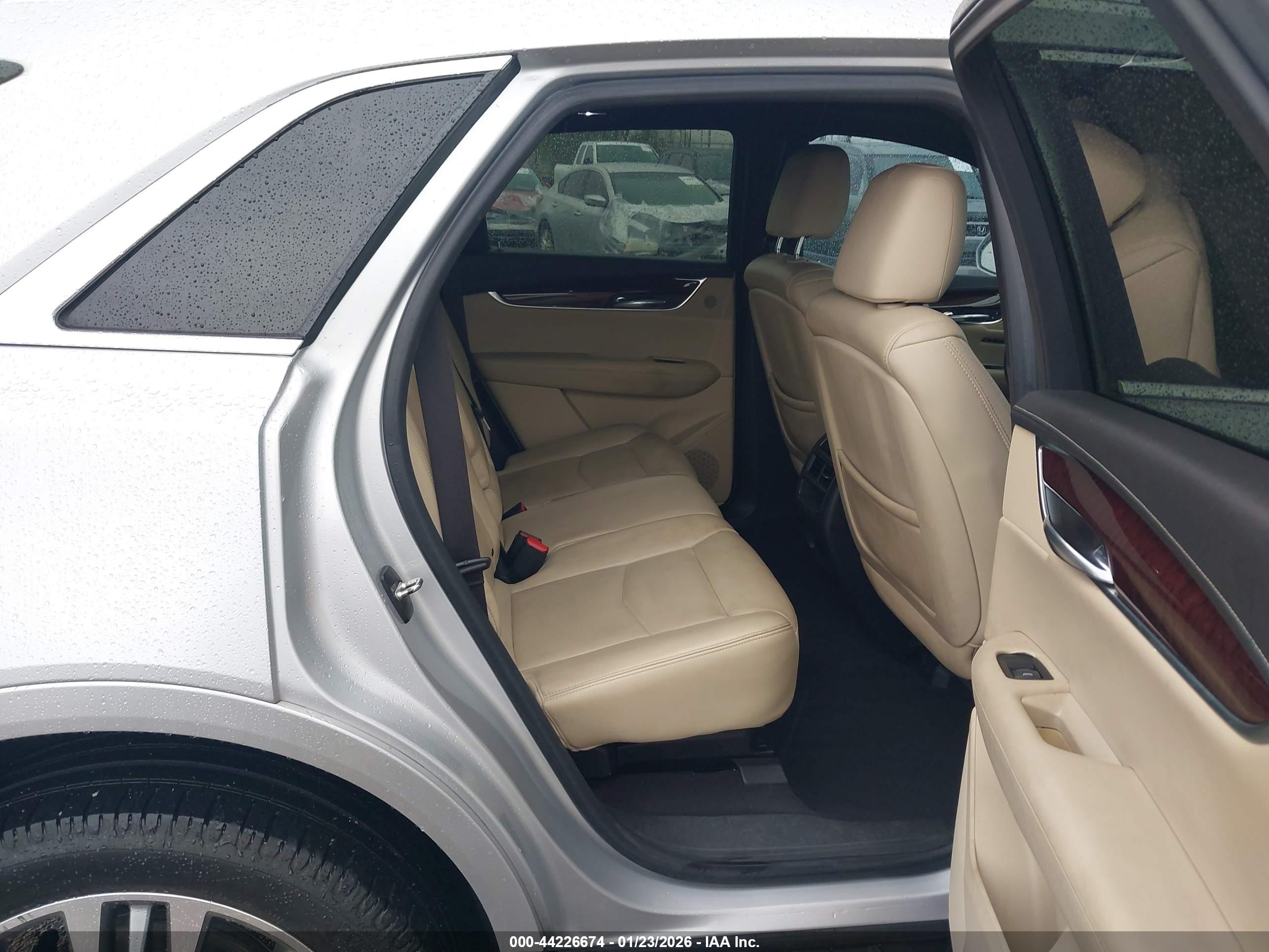 CADILLAC XT5 image 8
