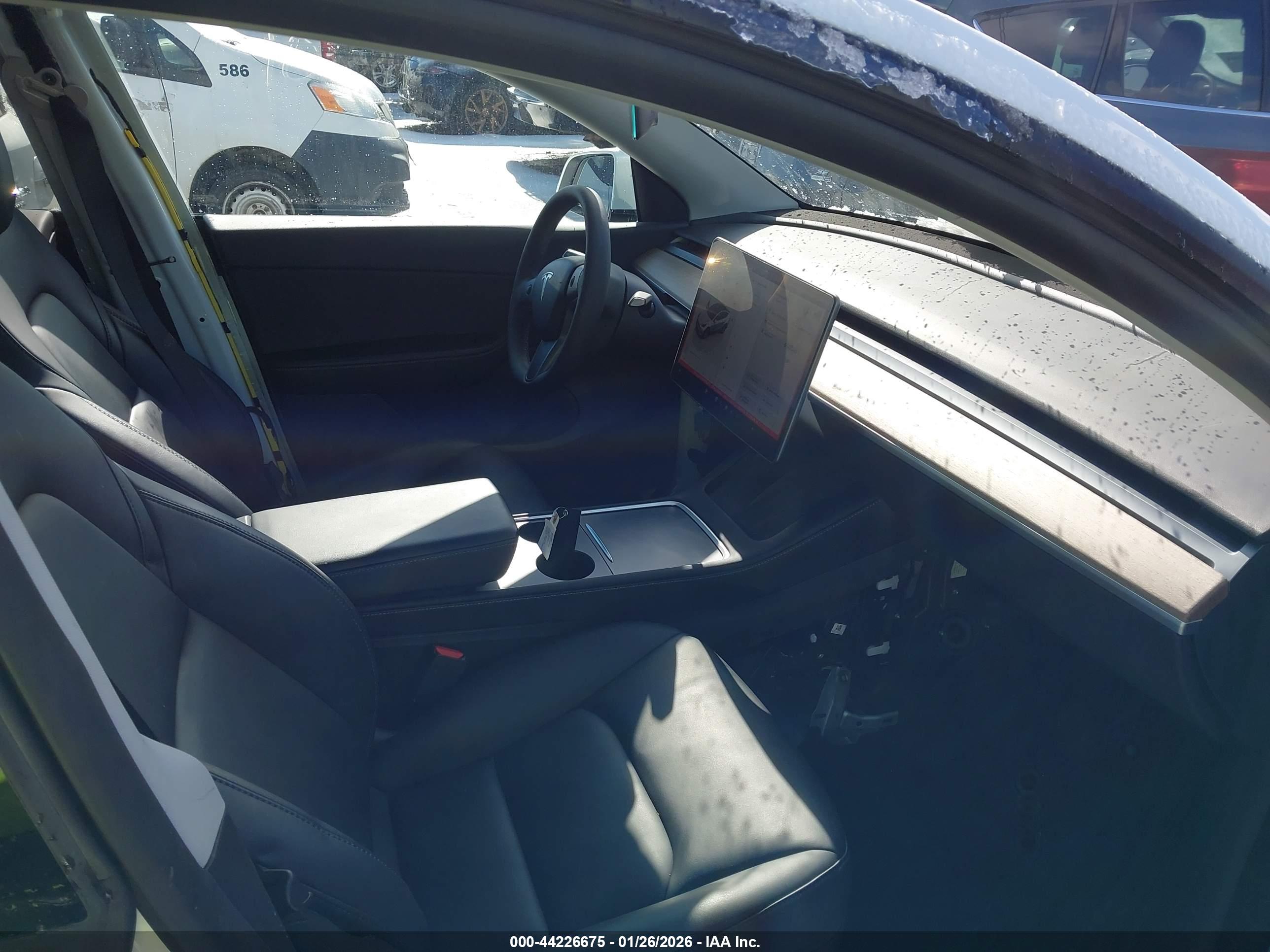 TESLA MODEL image 5