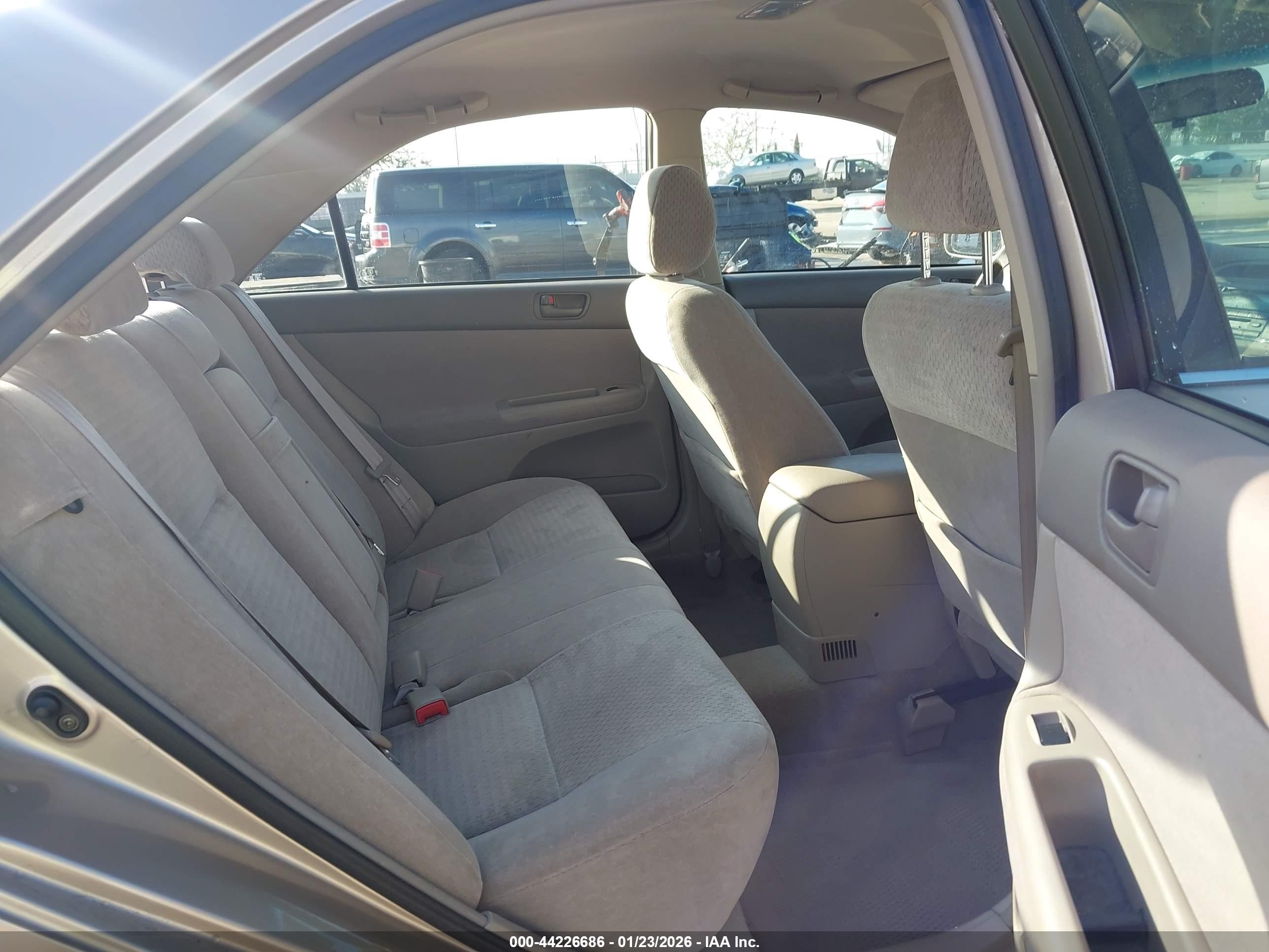 TOYOTA CAMRY image 8