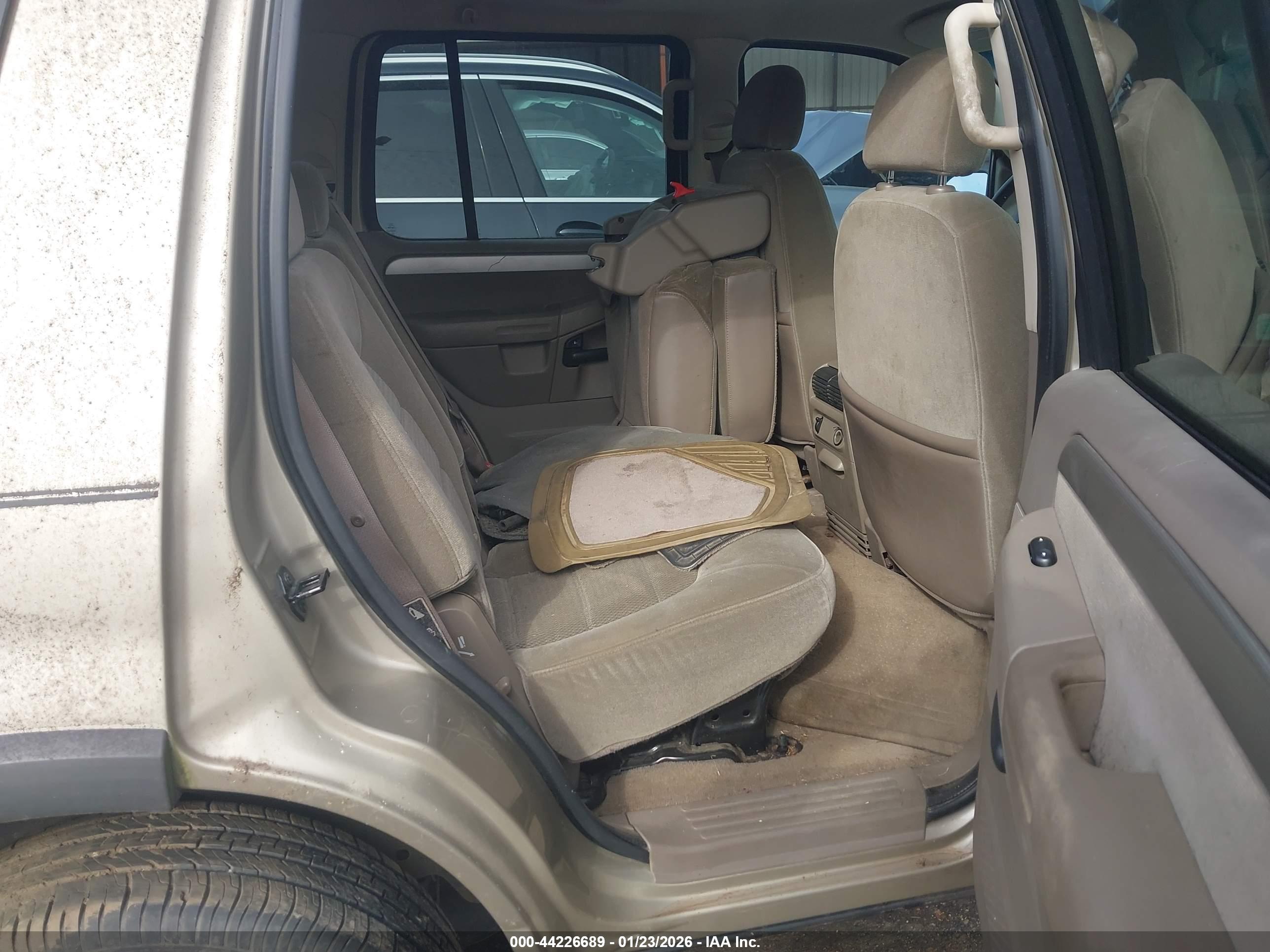 FORD EXPLORER image 8