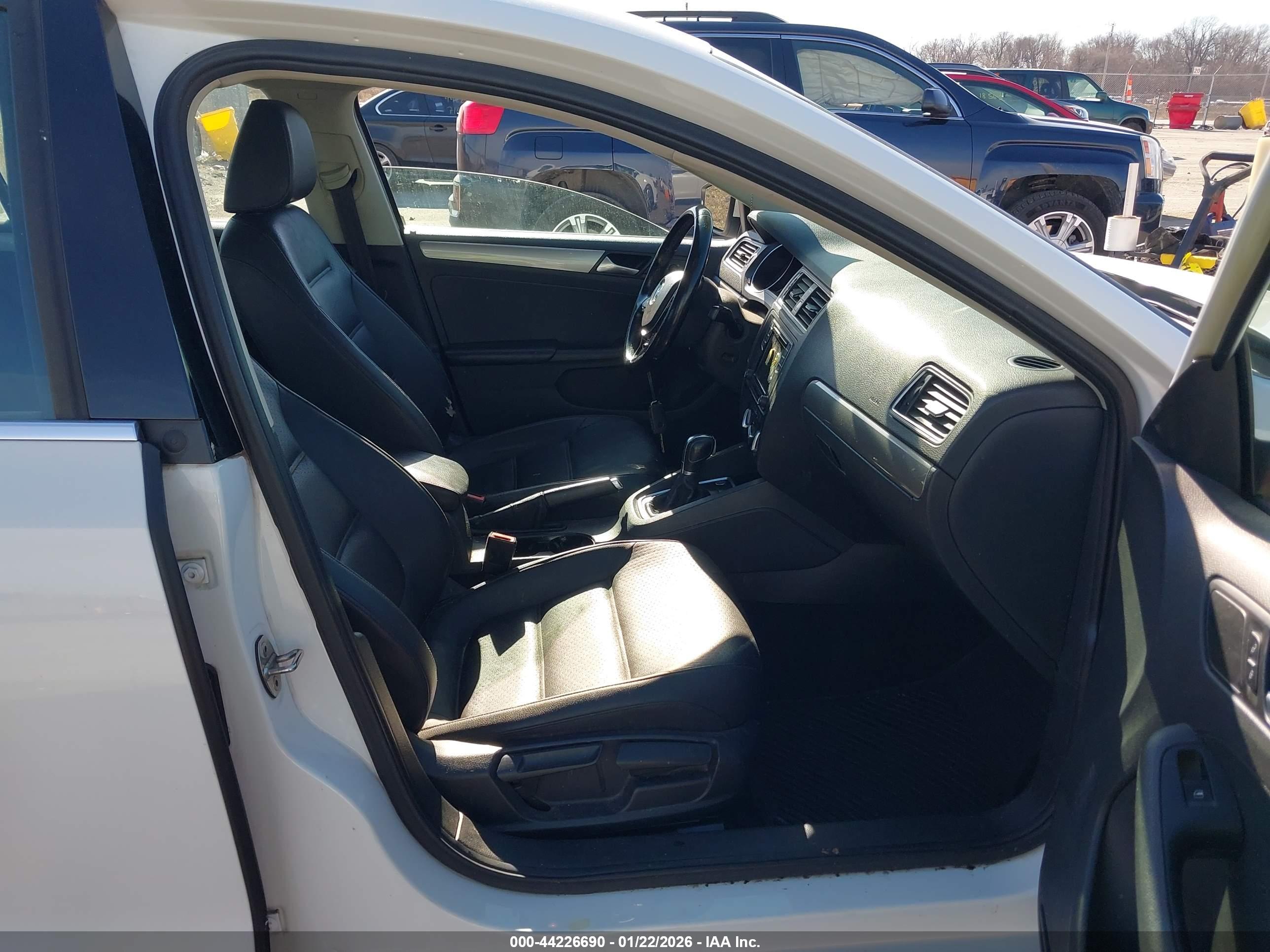 VOLKSWAGEN JETTA image 5