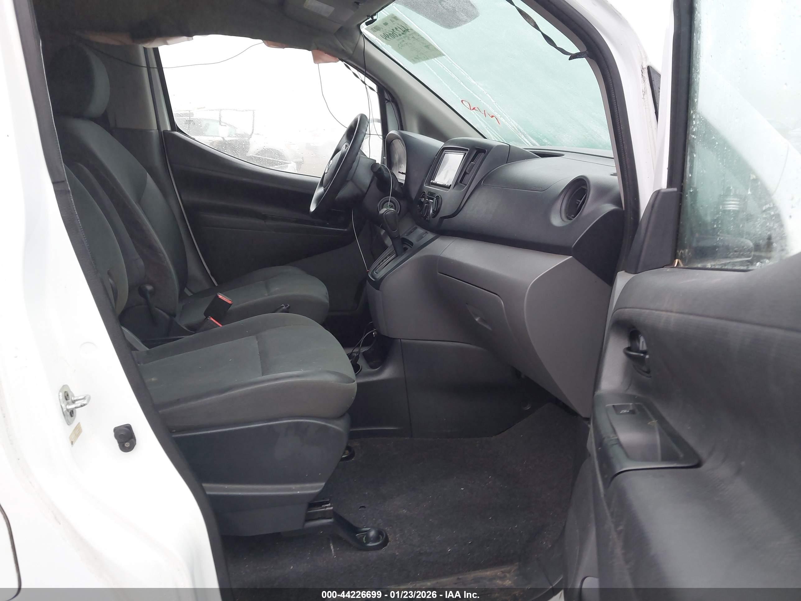 NISSAN NV200 image 5