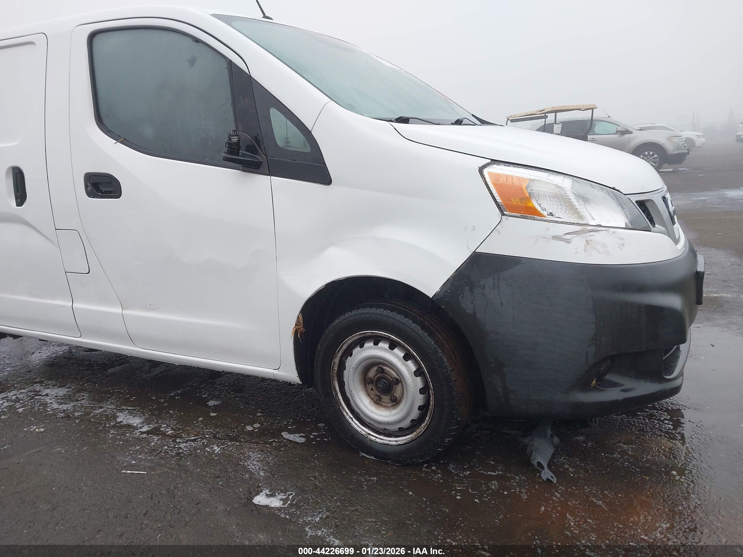 NISSAN NV200 image 6