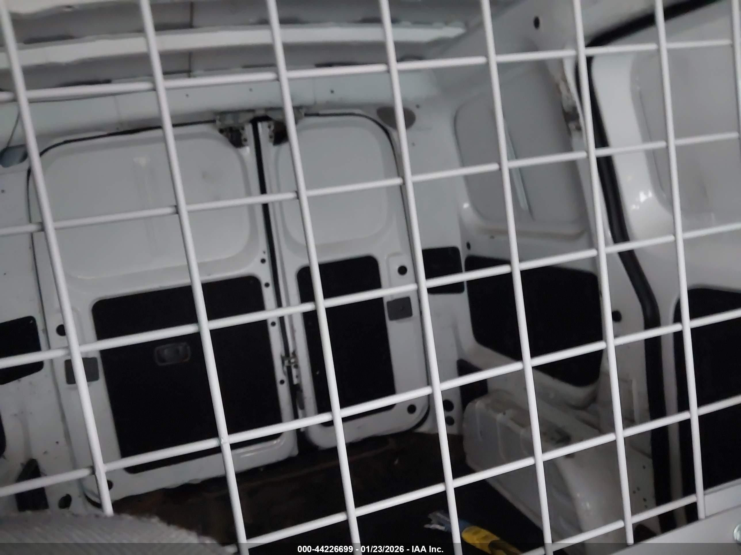 NISSAN NV200 image 8