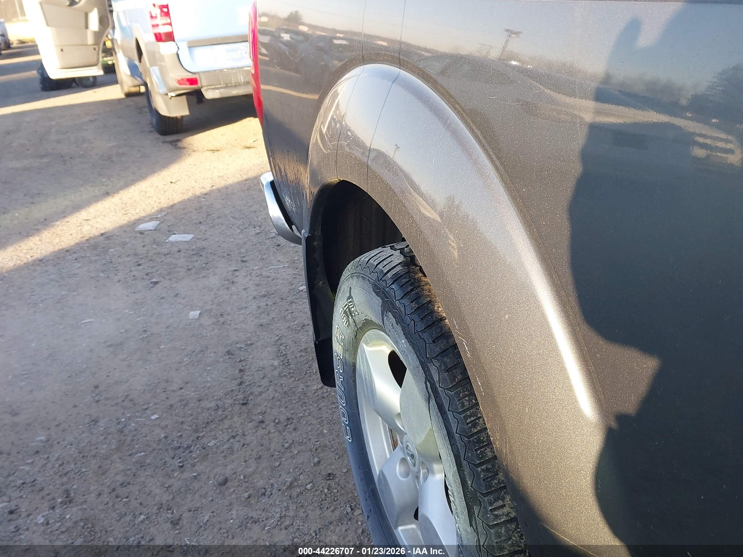 NISSAN FRONTIER image 6