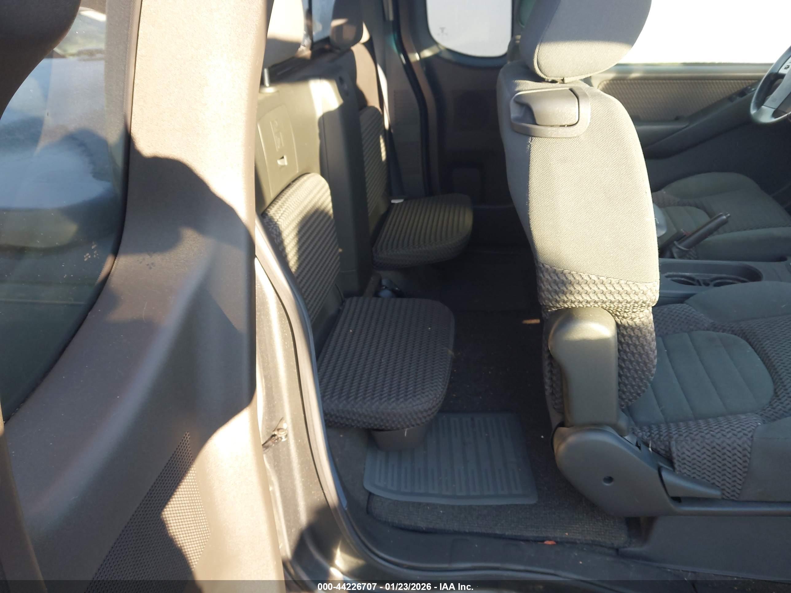 NISSAN FRONTIER image 8