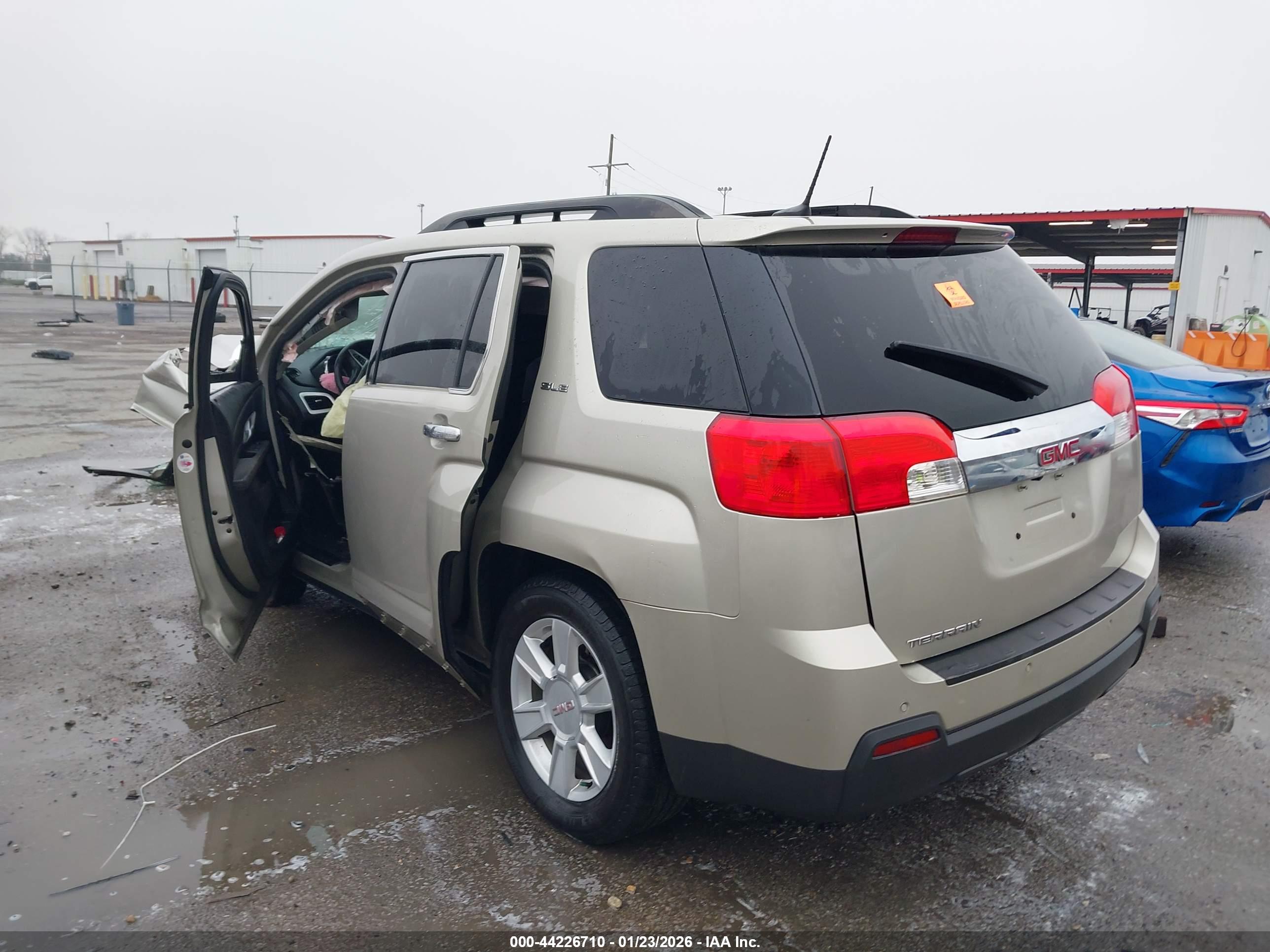 GMC TERRAIN image 3