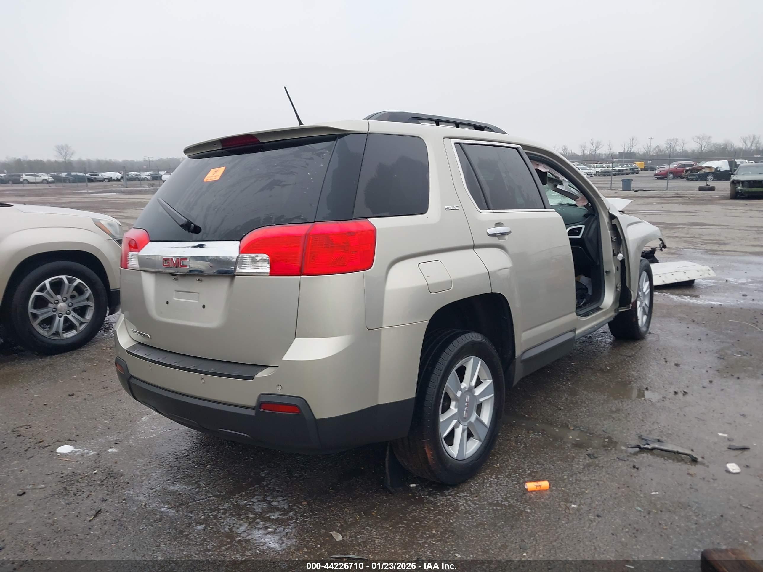 GMC TERRAIN image 4