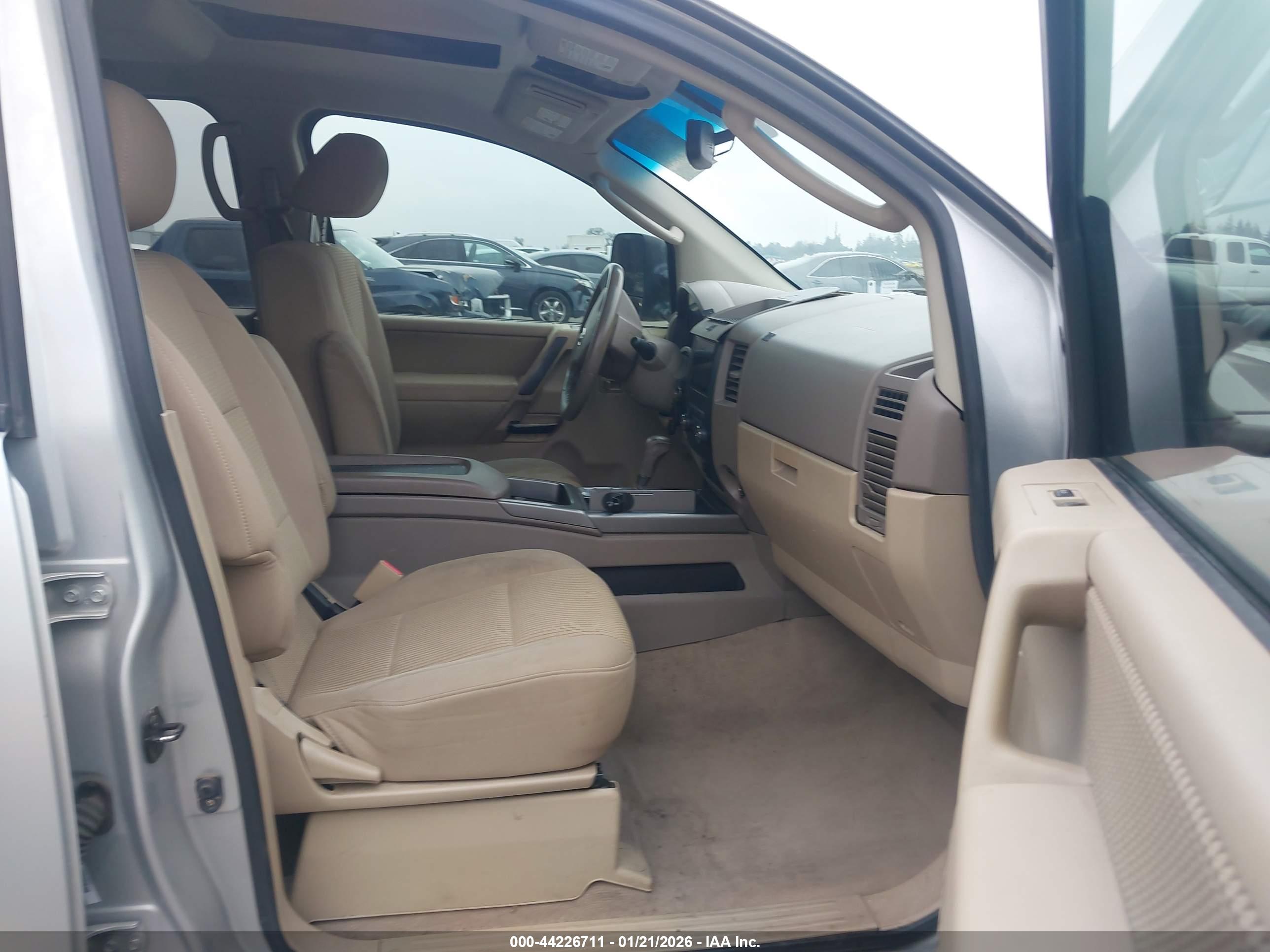 NISSAN TITAN image 5