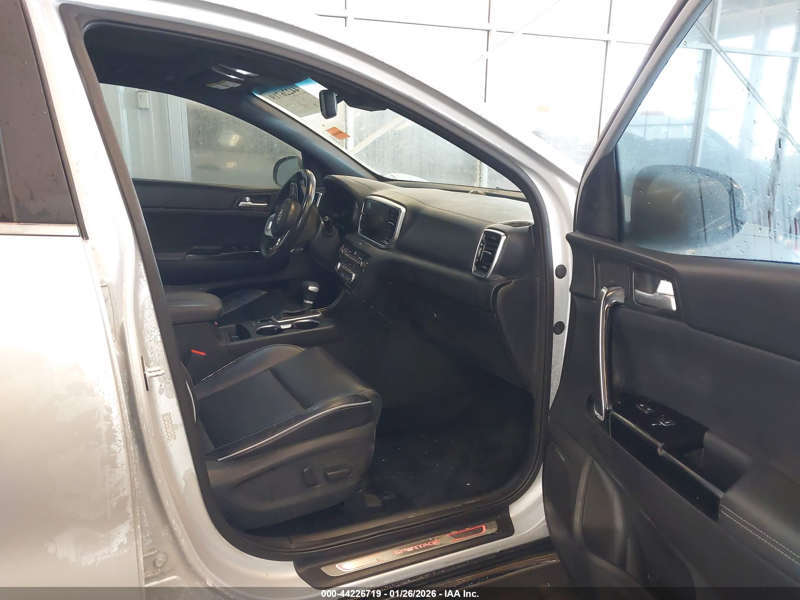 KIA SPORTAGE image 5