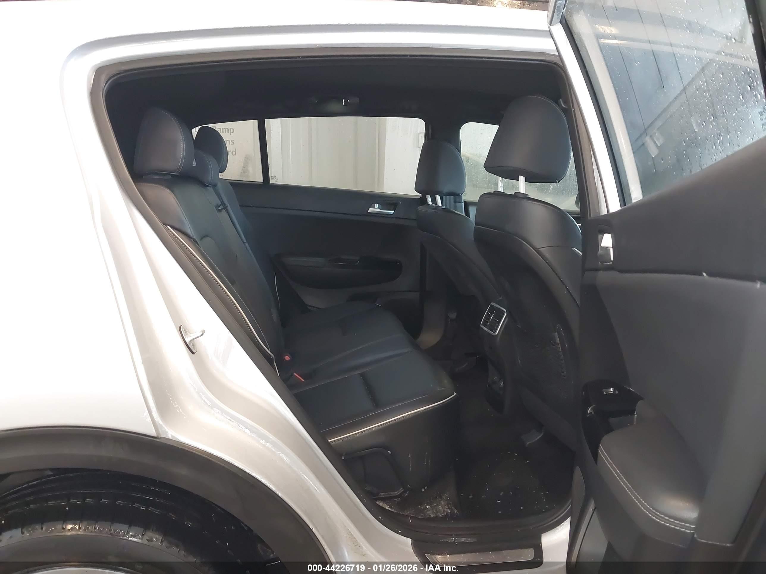 KIA SPORTAGE image 8