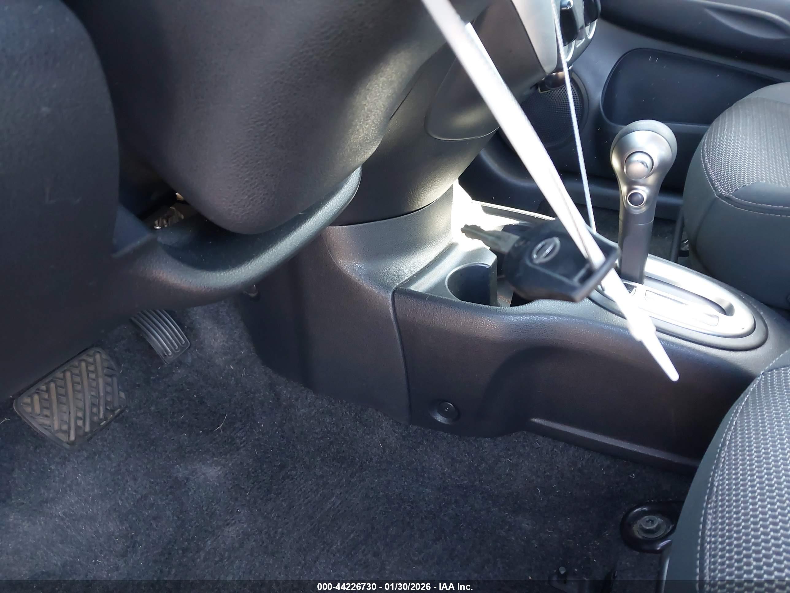 NISSAN VERSA image 11