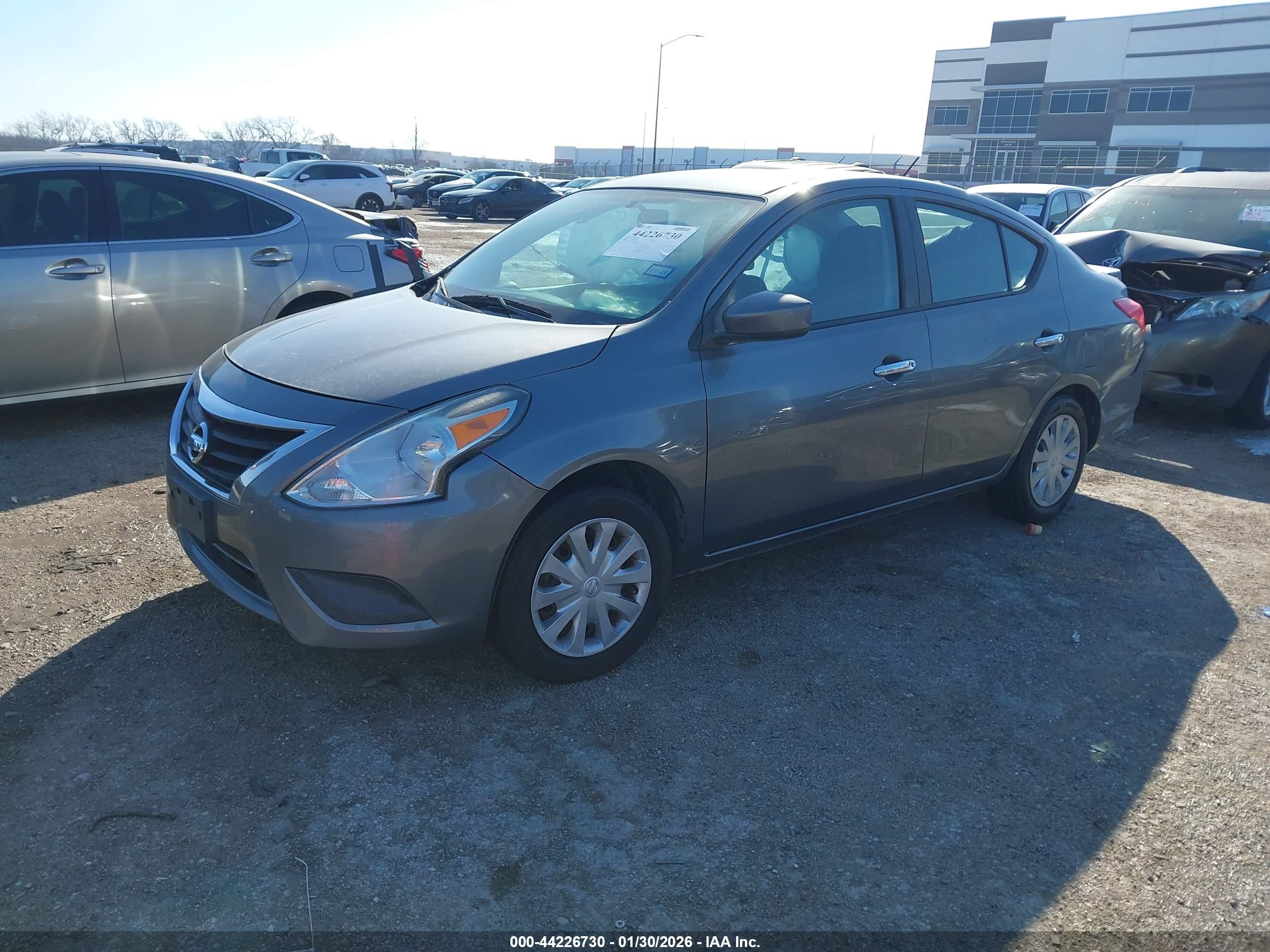 NISSAN VERSA image 2