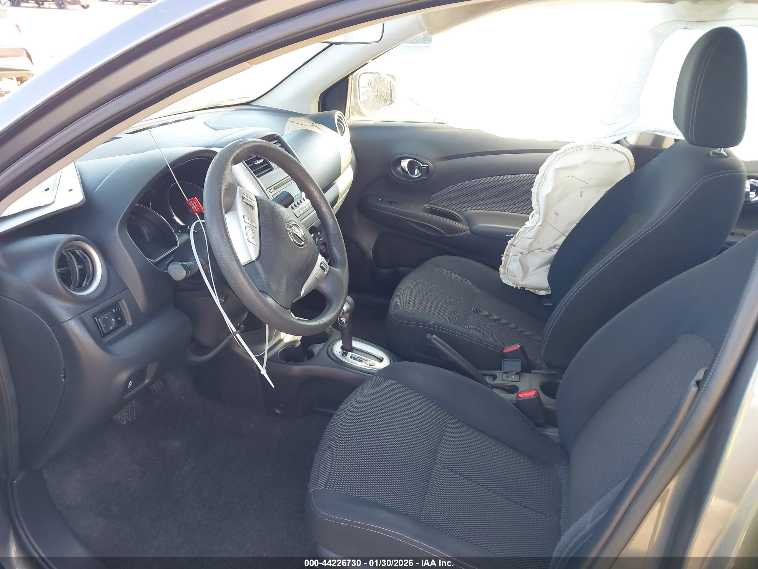 NISSAN VERSA image 5