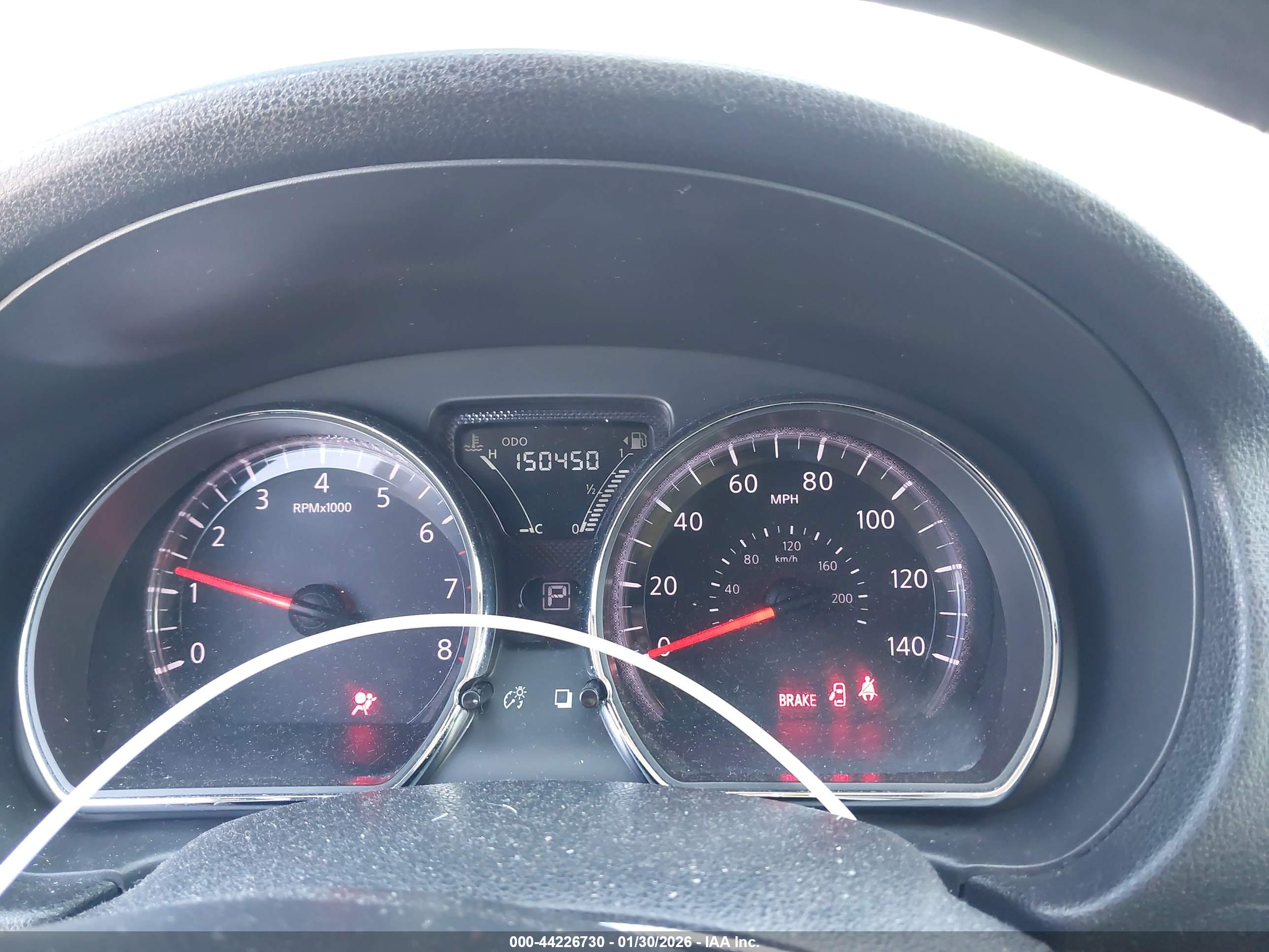 NISSAN VERSA image 7