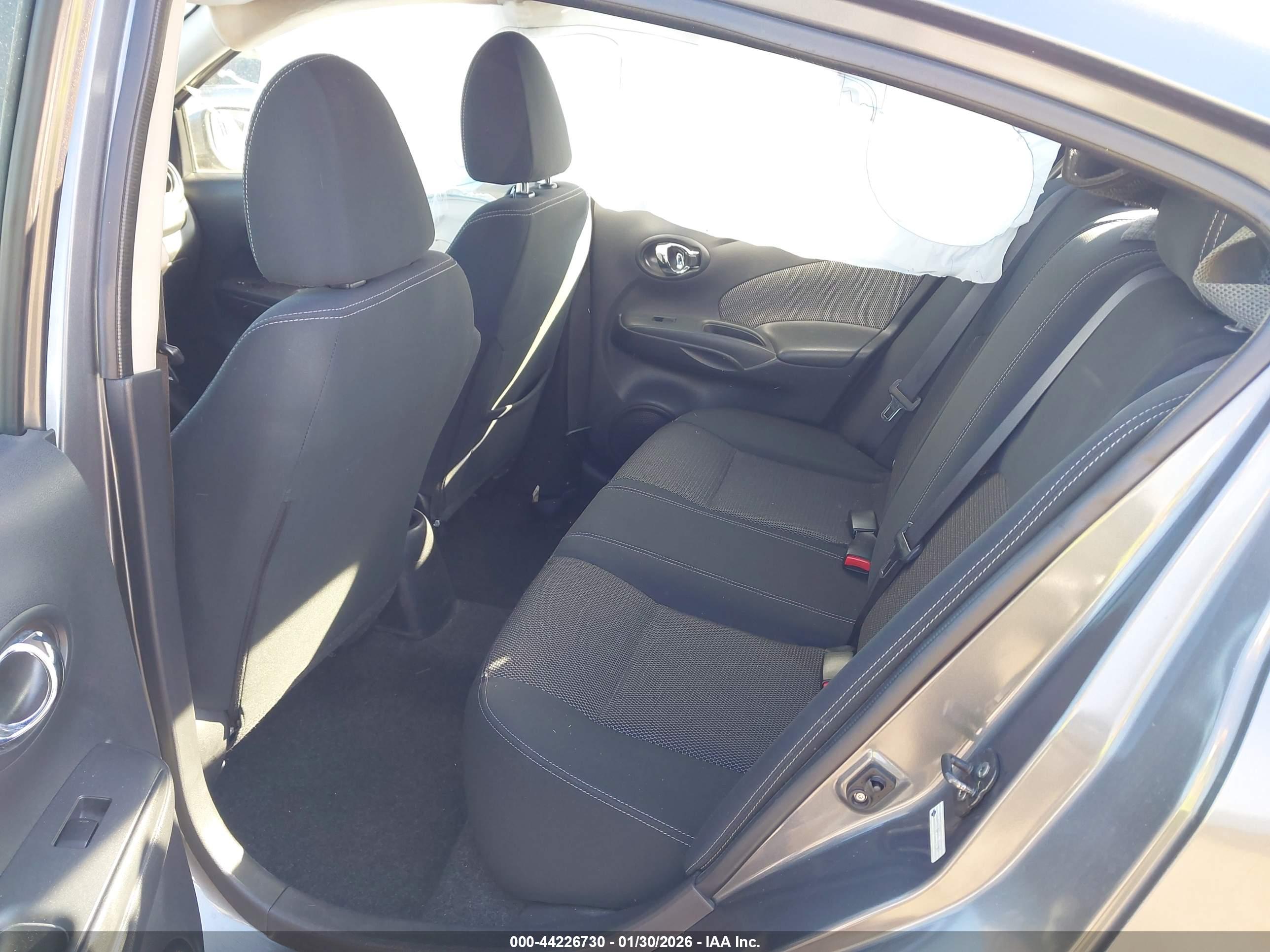 NISSAN VERSA image 8