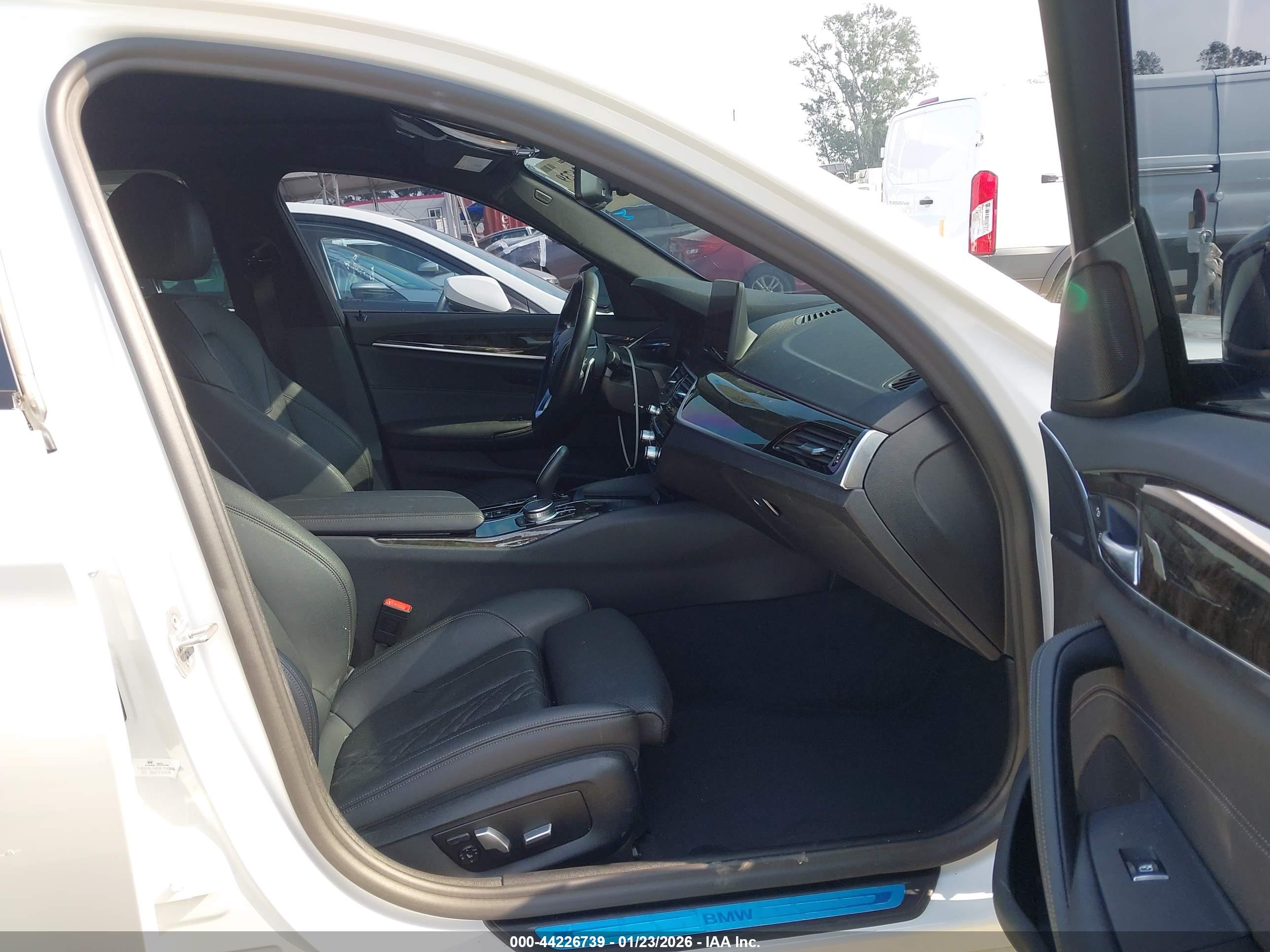 BMW 530E image 5