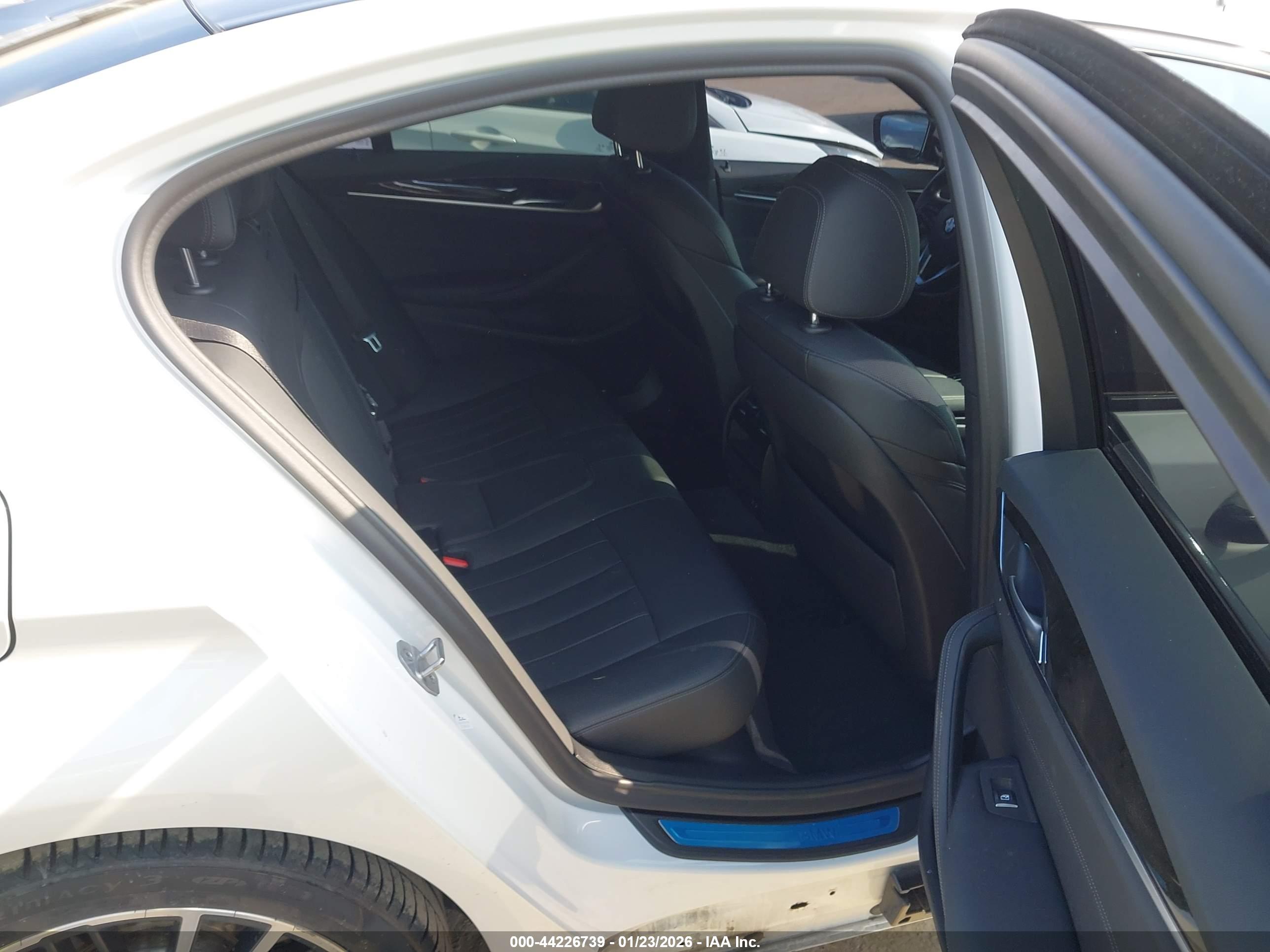 BMW 530E image 8