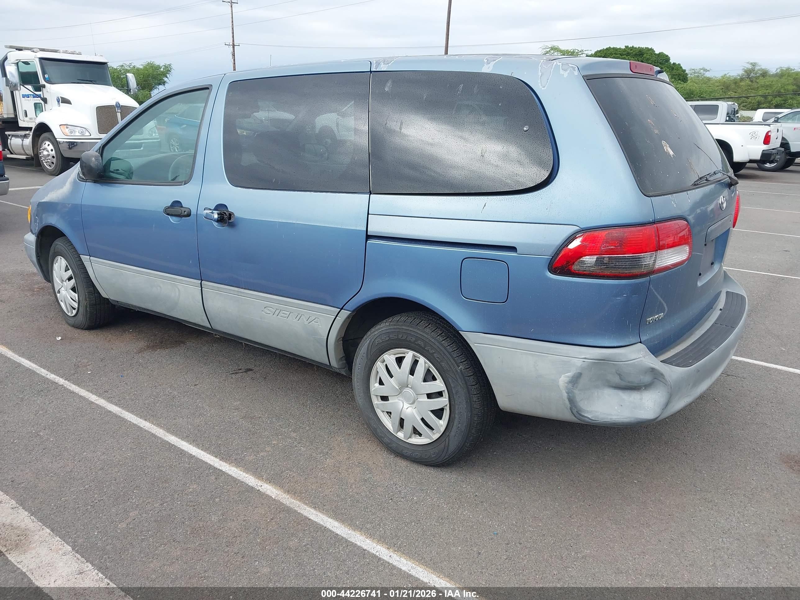 TOYOTA SIENNA image 3