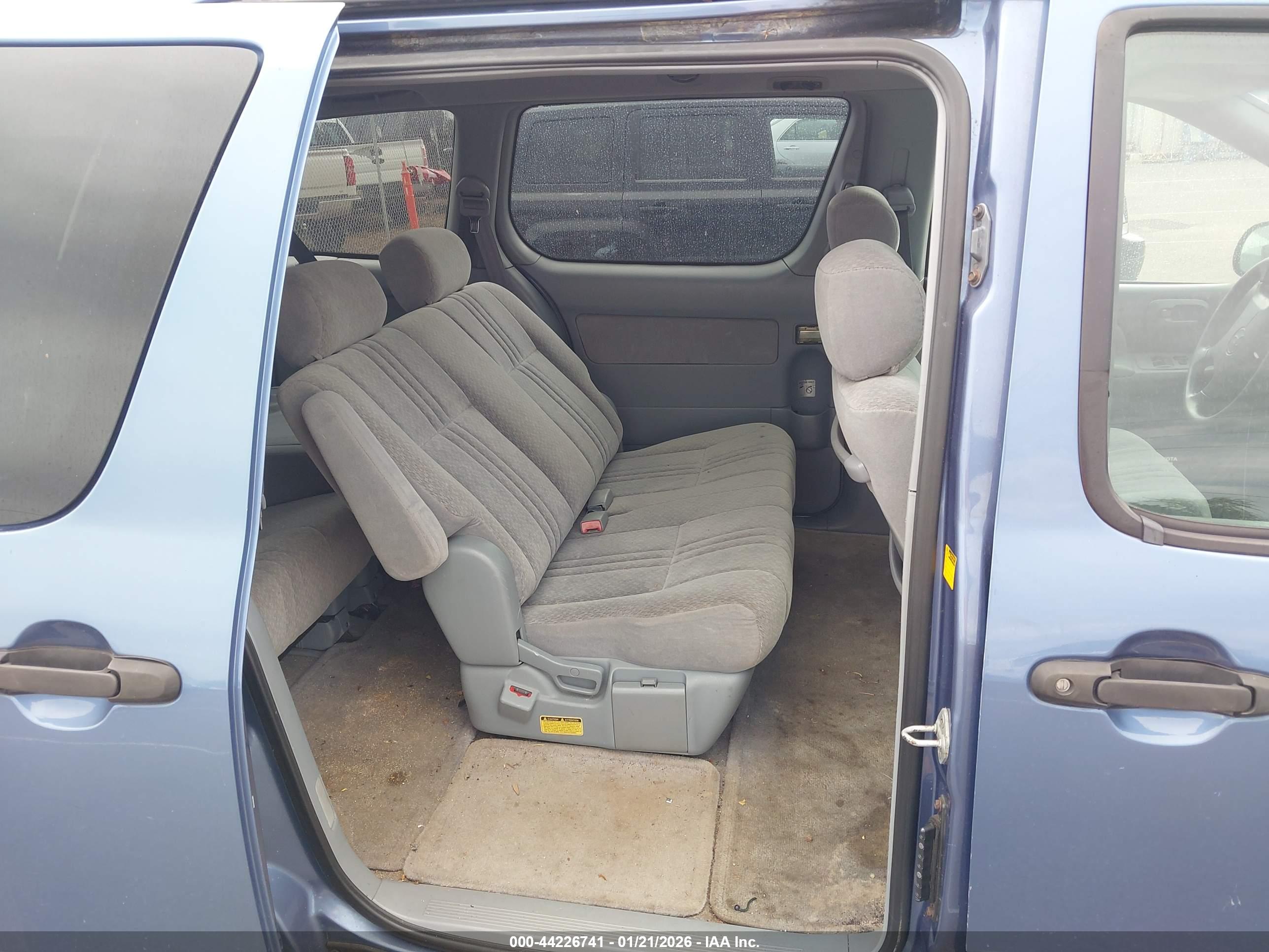 TOYOTA SIENNA image 8
