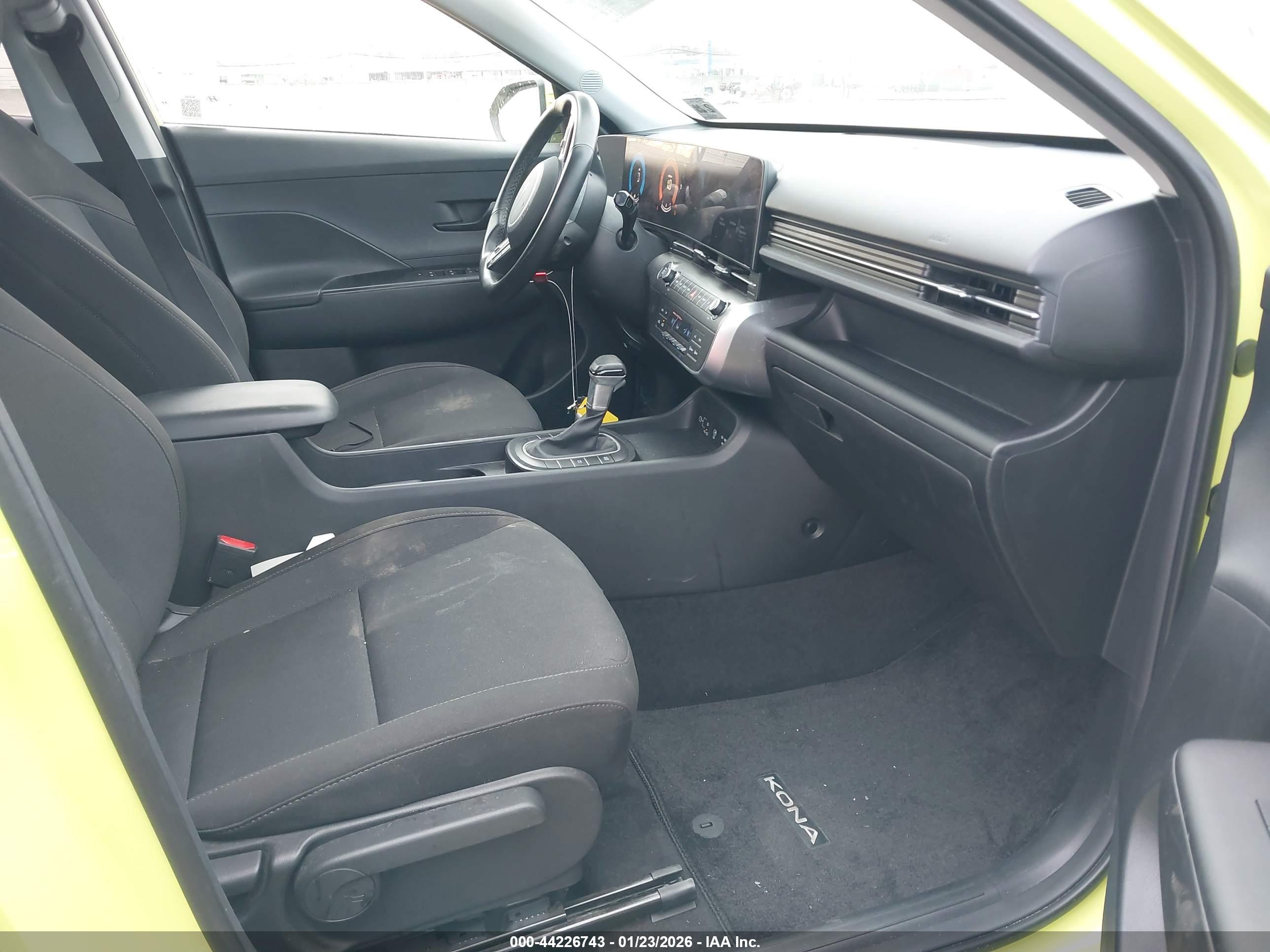 HYUNDAI KONA image 5