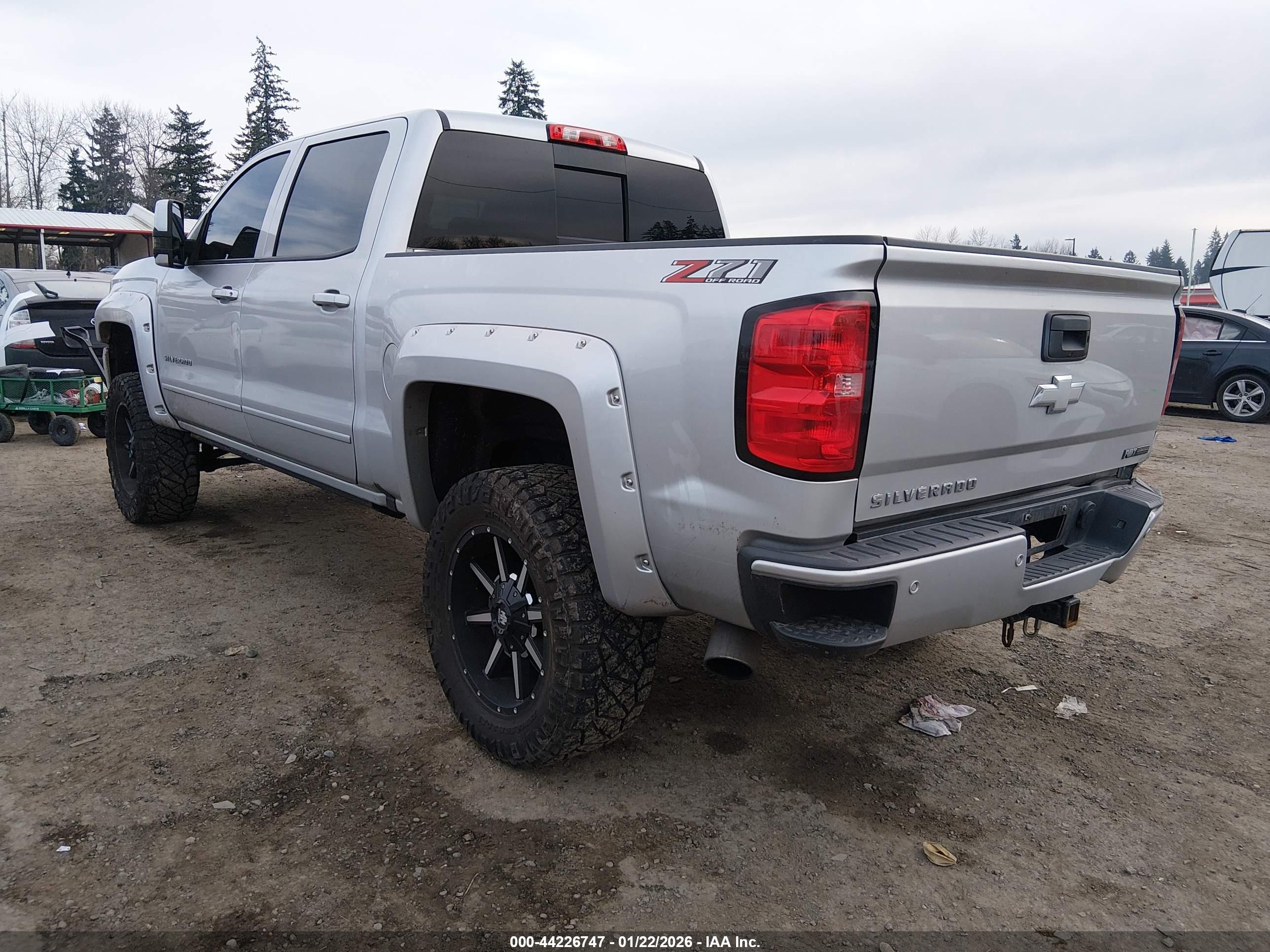 CHEVROLET SILVERADO image 3
