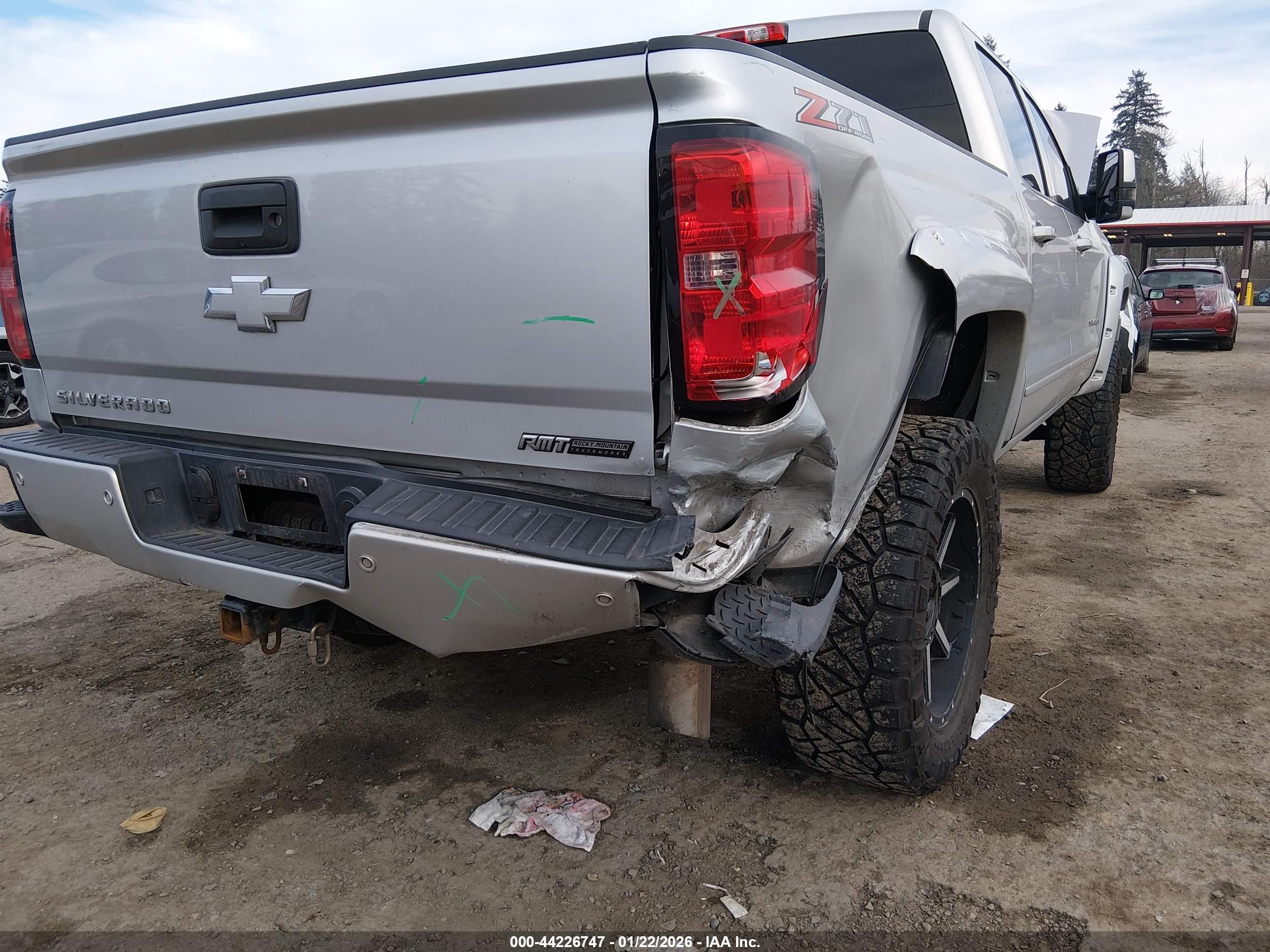 CHEVROLET SILVERADO image 6