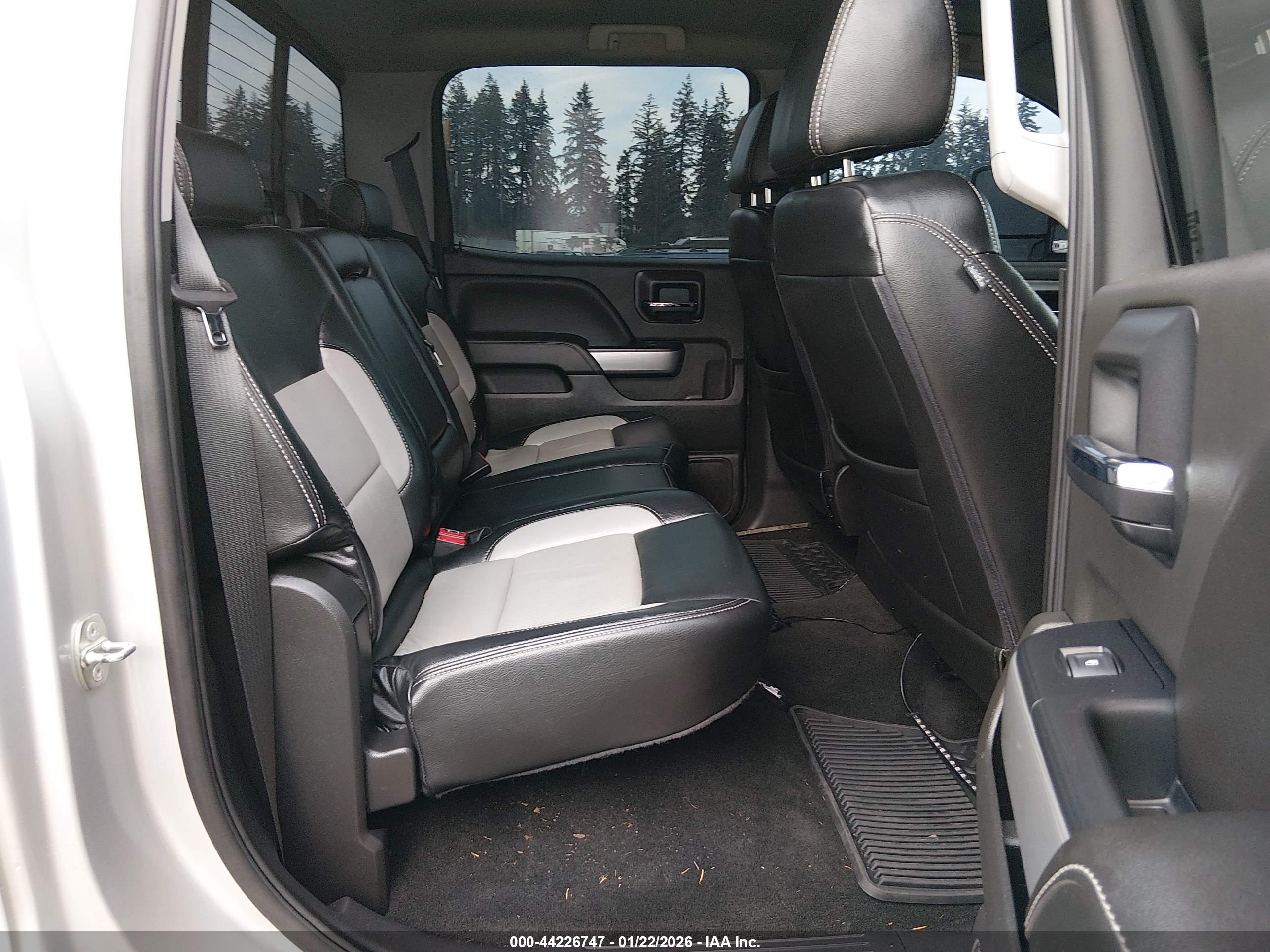 CHEVROLET SILVERADO image 8