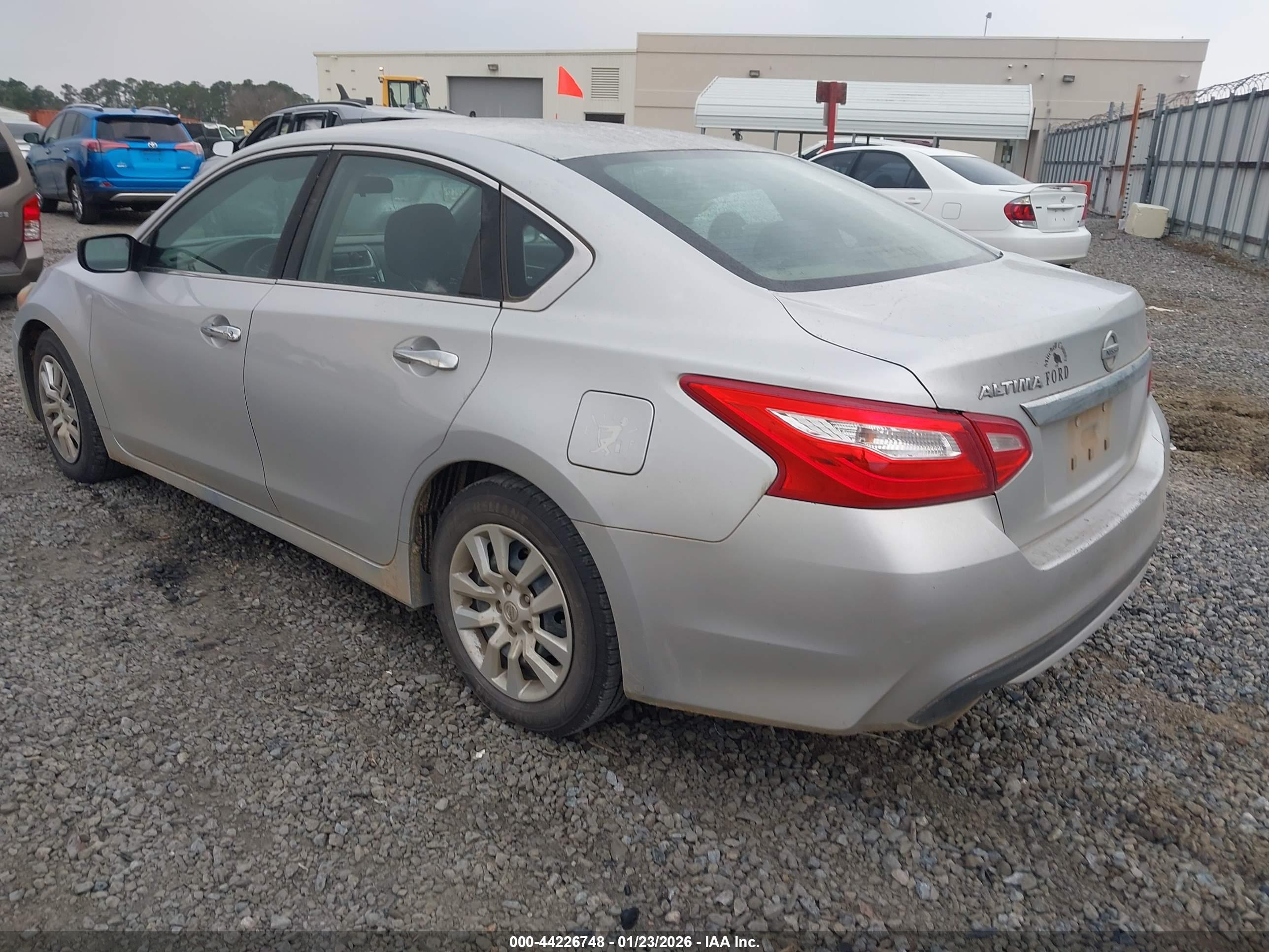 NISSAN ALTIMA image 3