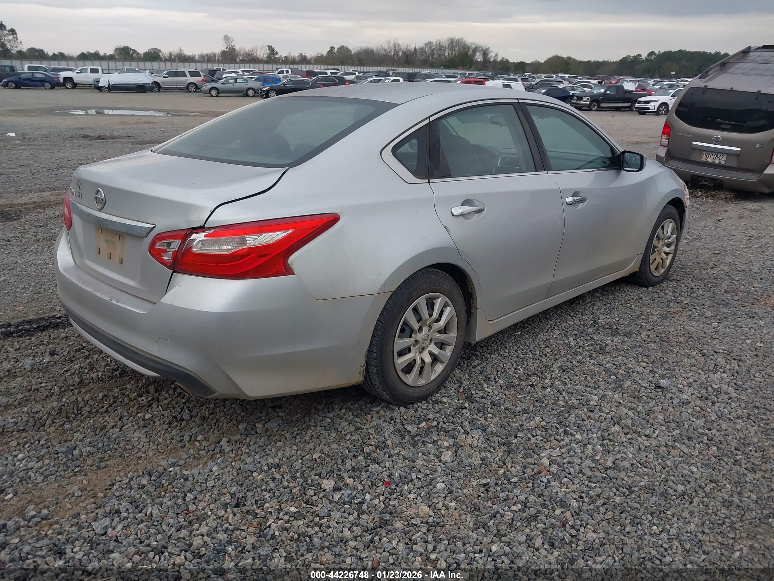 NISSAN ALTIMA image 4