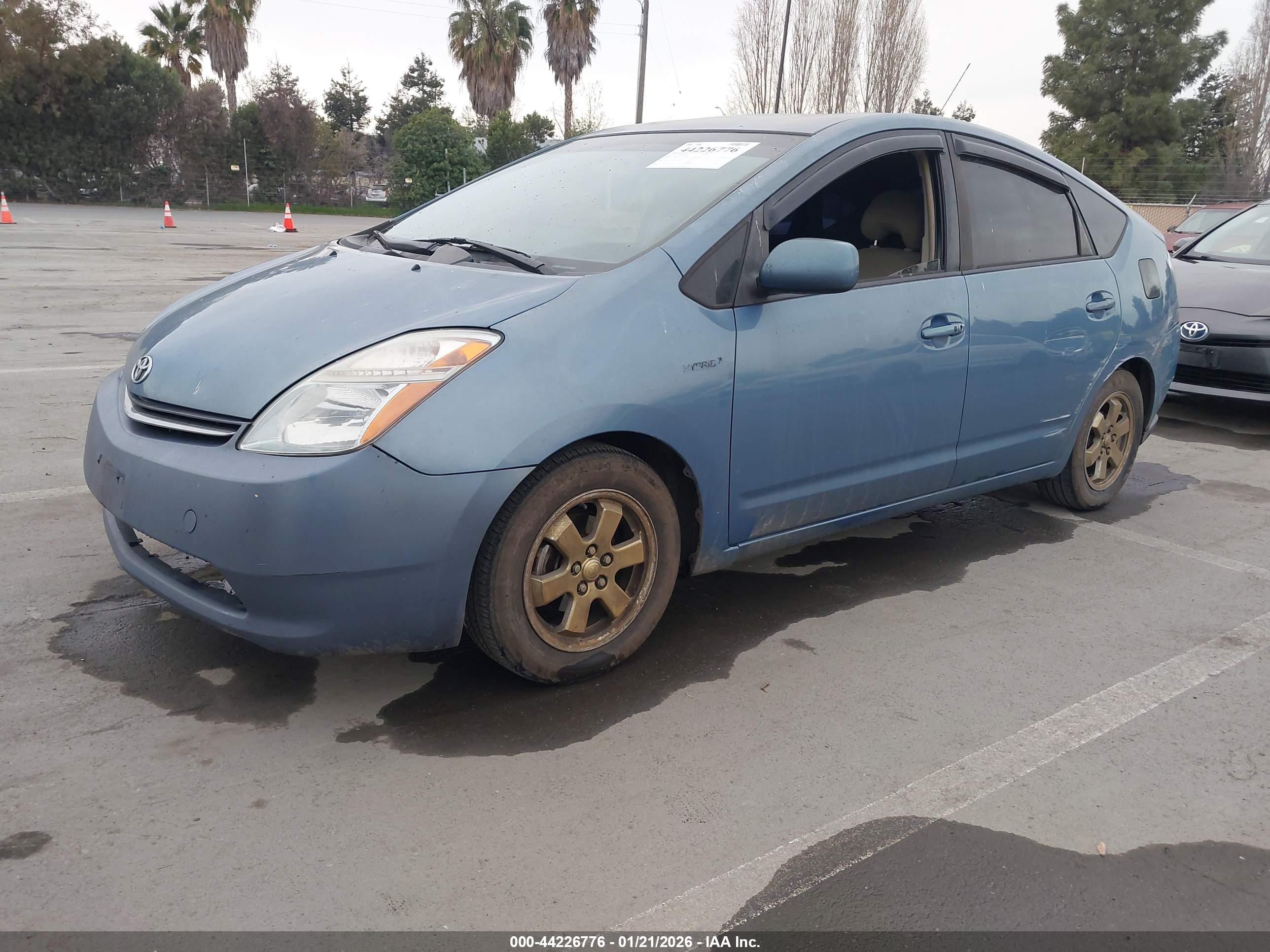 TOYOTA PRIUS image 2