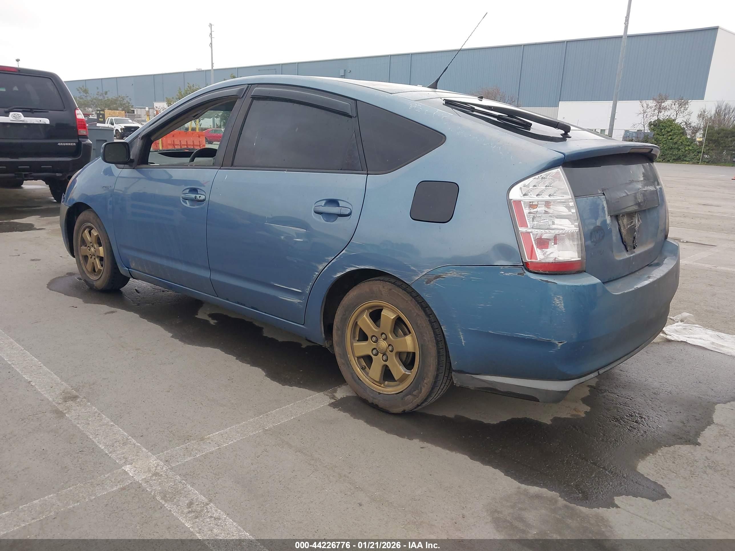 TOYOTA PRIUS image 3