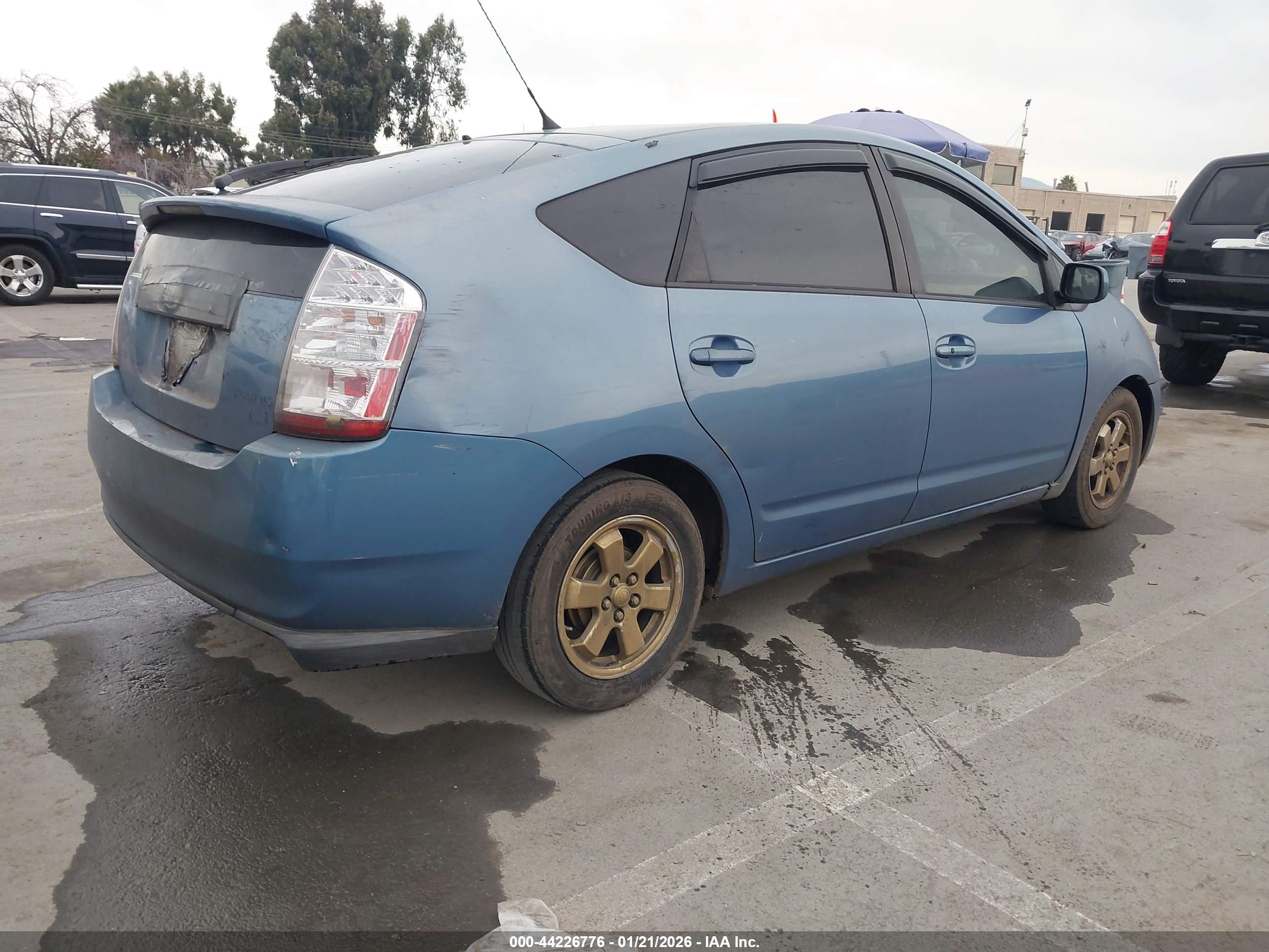 TOYOTA PRIUS image 4