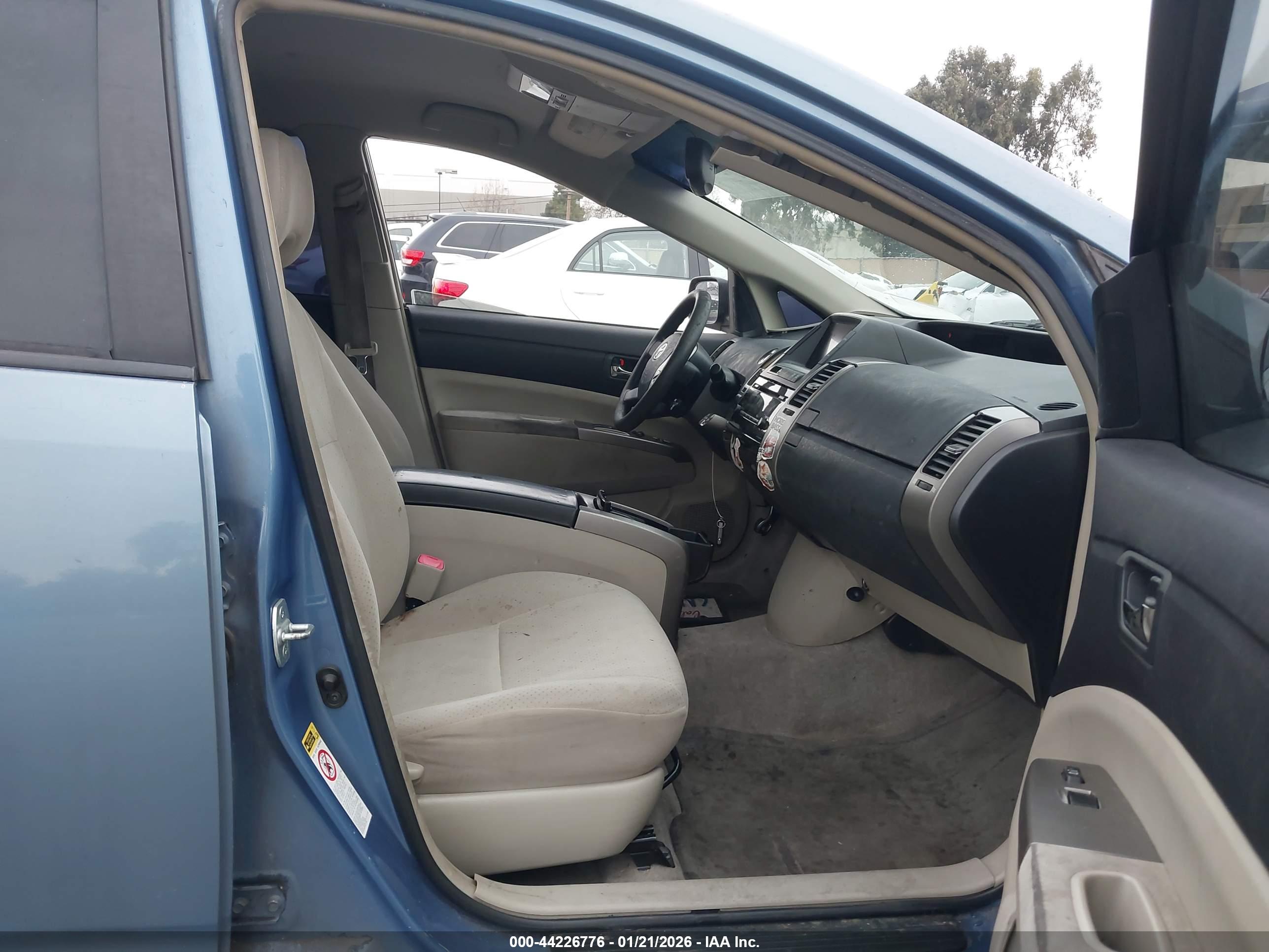 TOYOTA PRIUS image 5