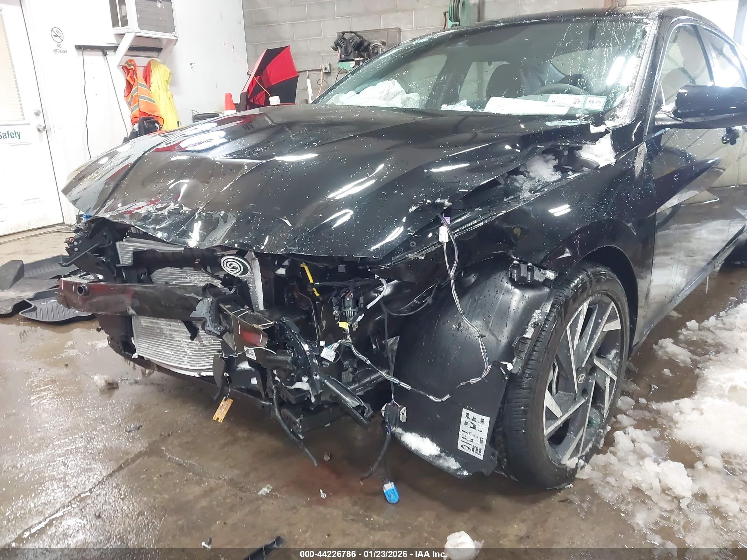 HYUNDAI ELANTRA image 6
