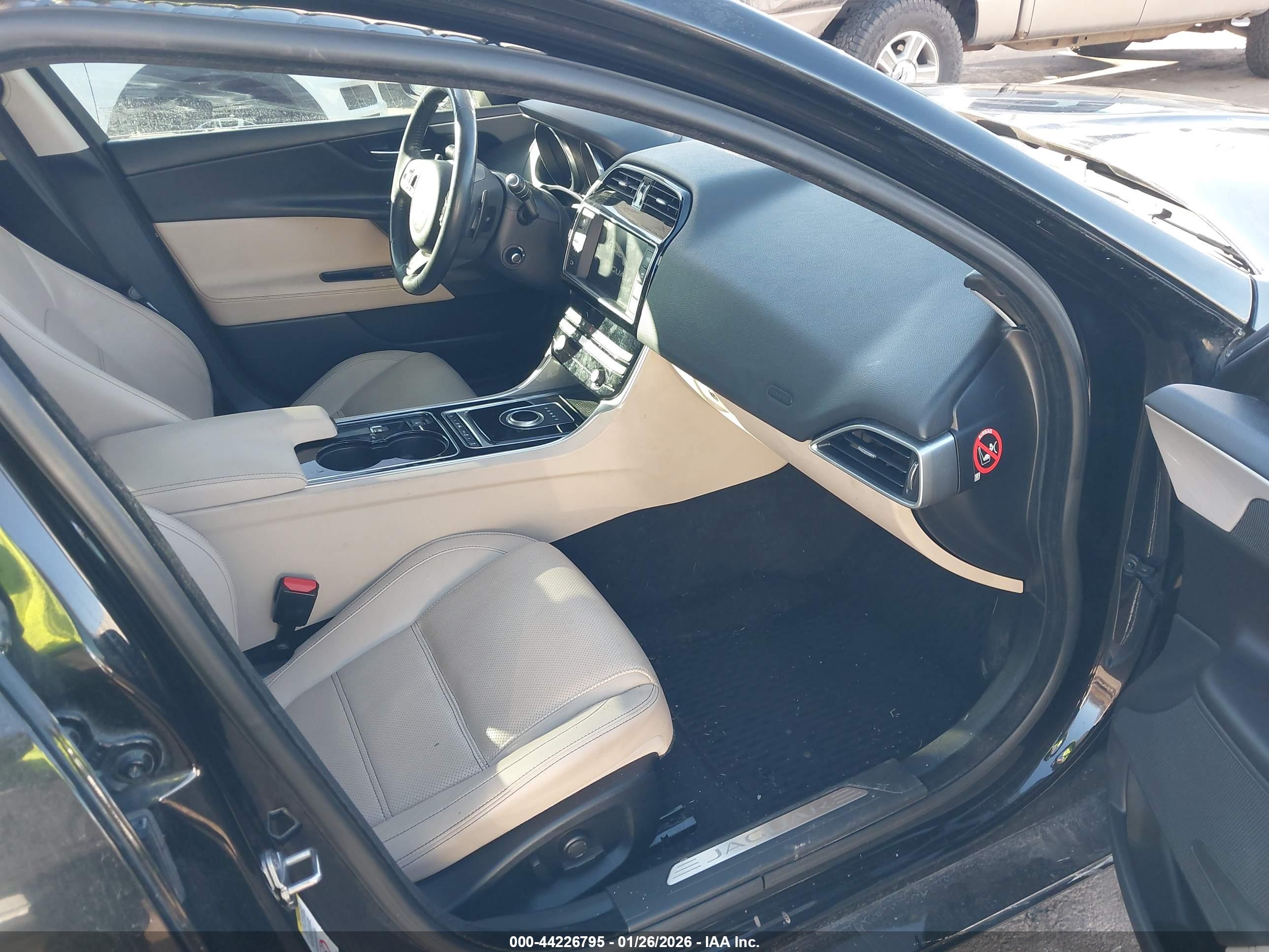 JAGUAR XE image 5