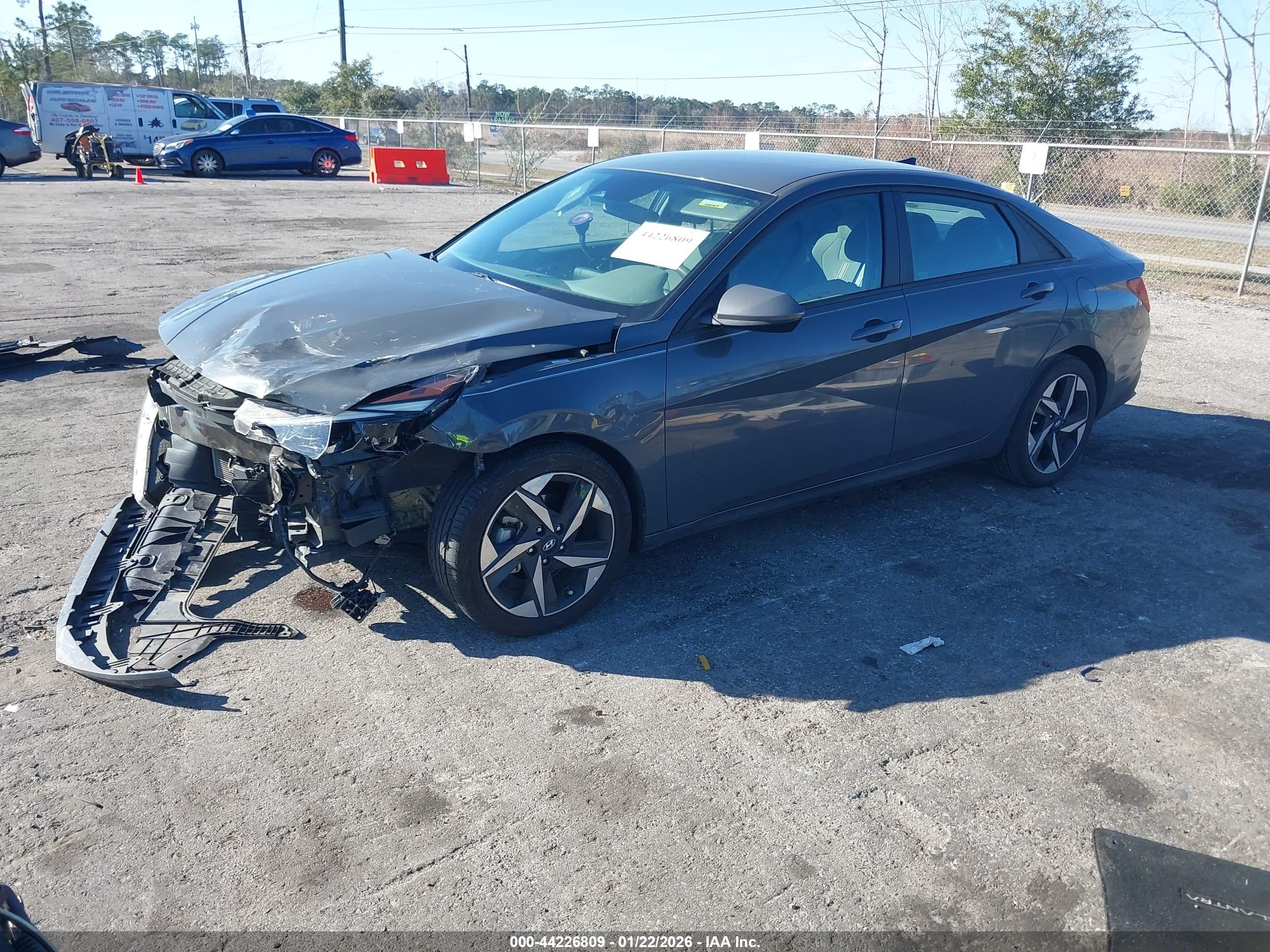 HYUNDAI ELANTRA image 2