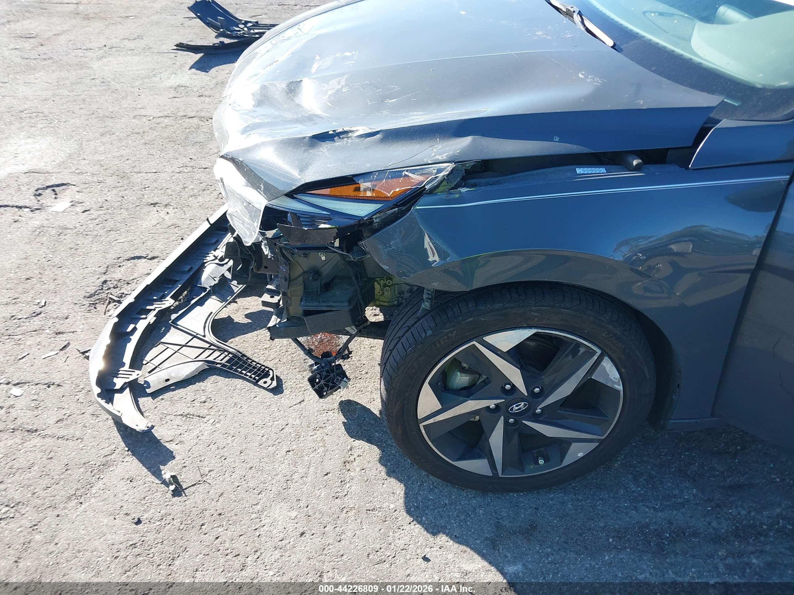 HYUNDAI ELANTRA image 6
