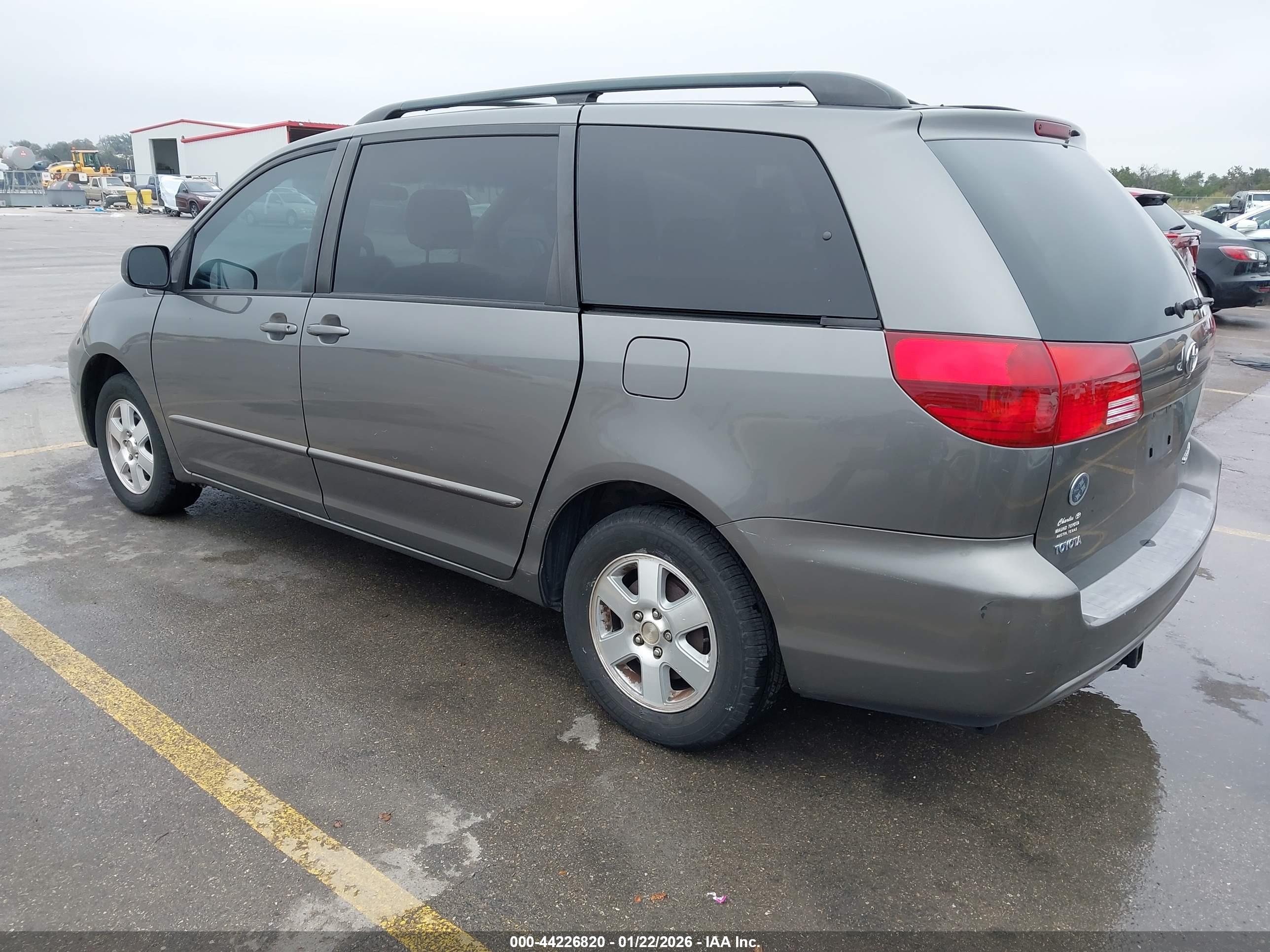 TOYOTA SIENNA image 3