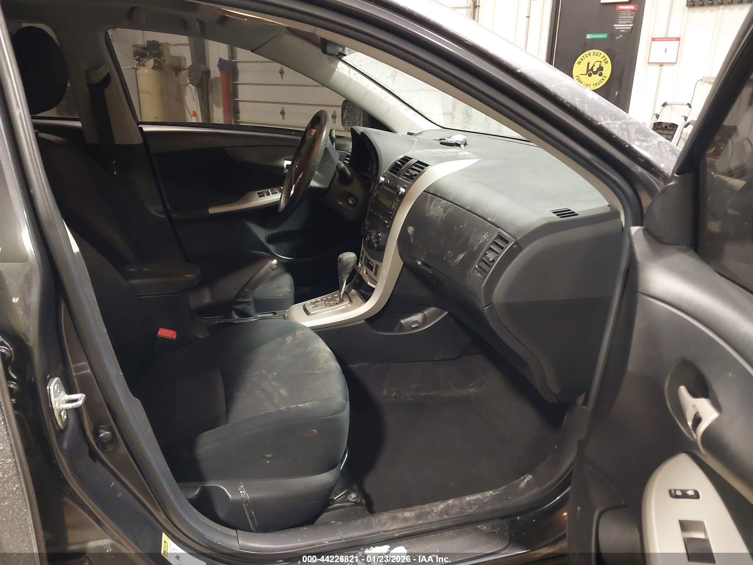TOYOTA COROLLA image 5