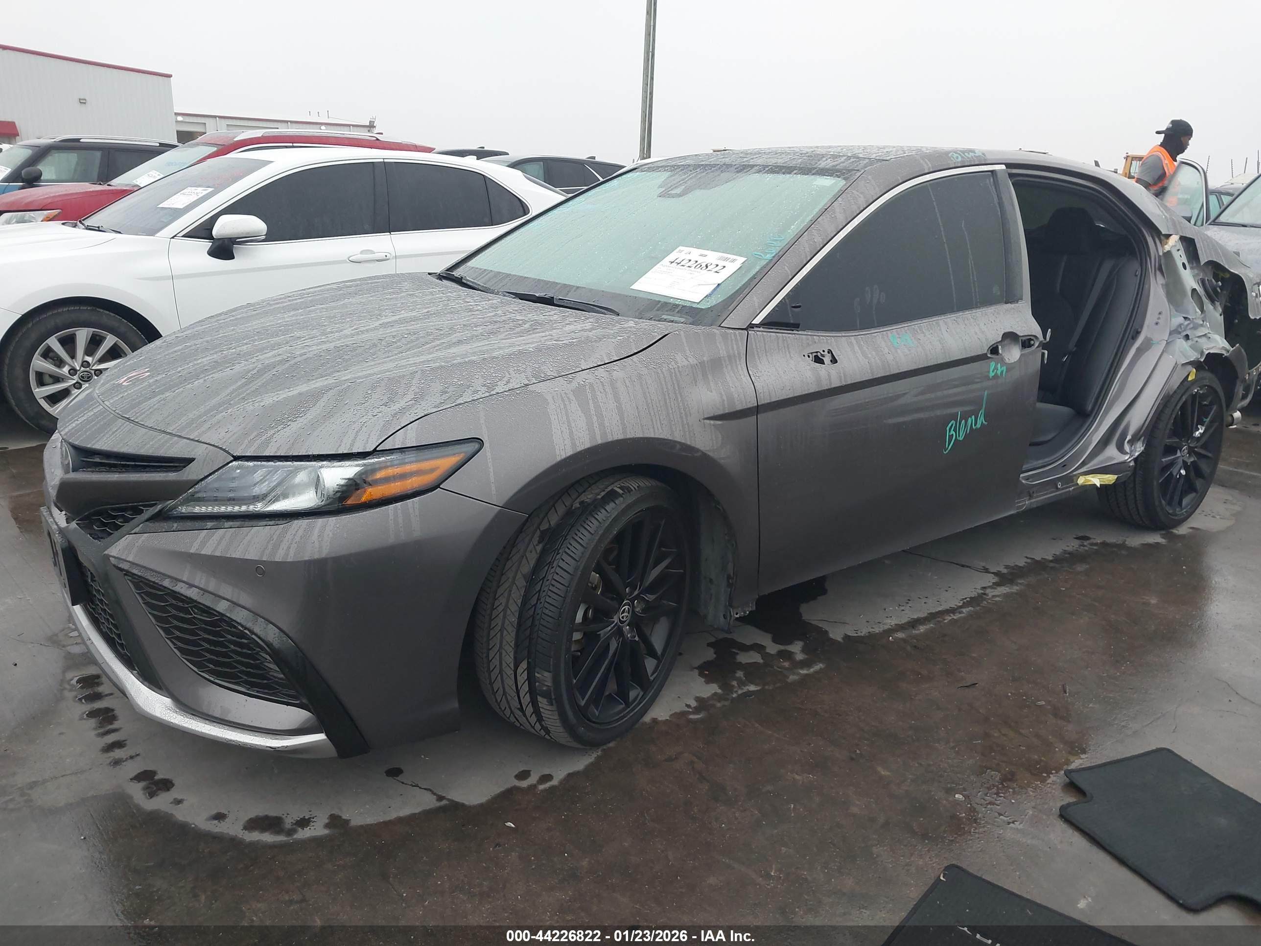 TOYOTA CAMRY image 2