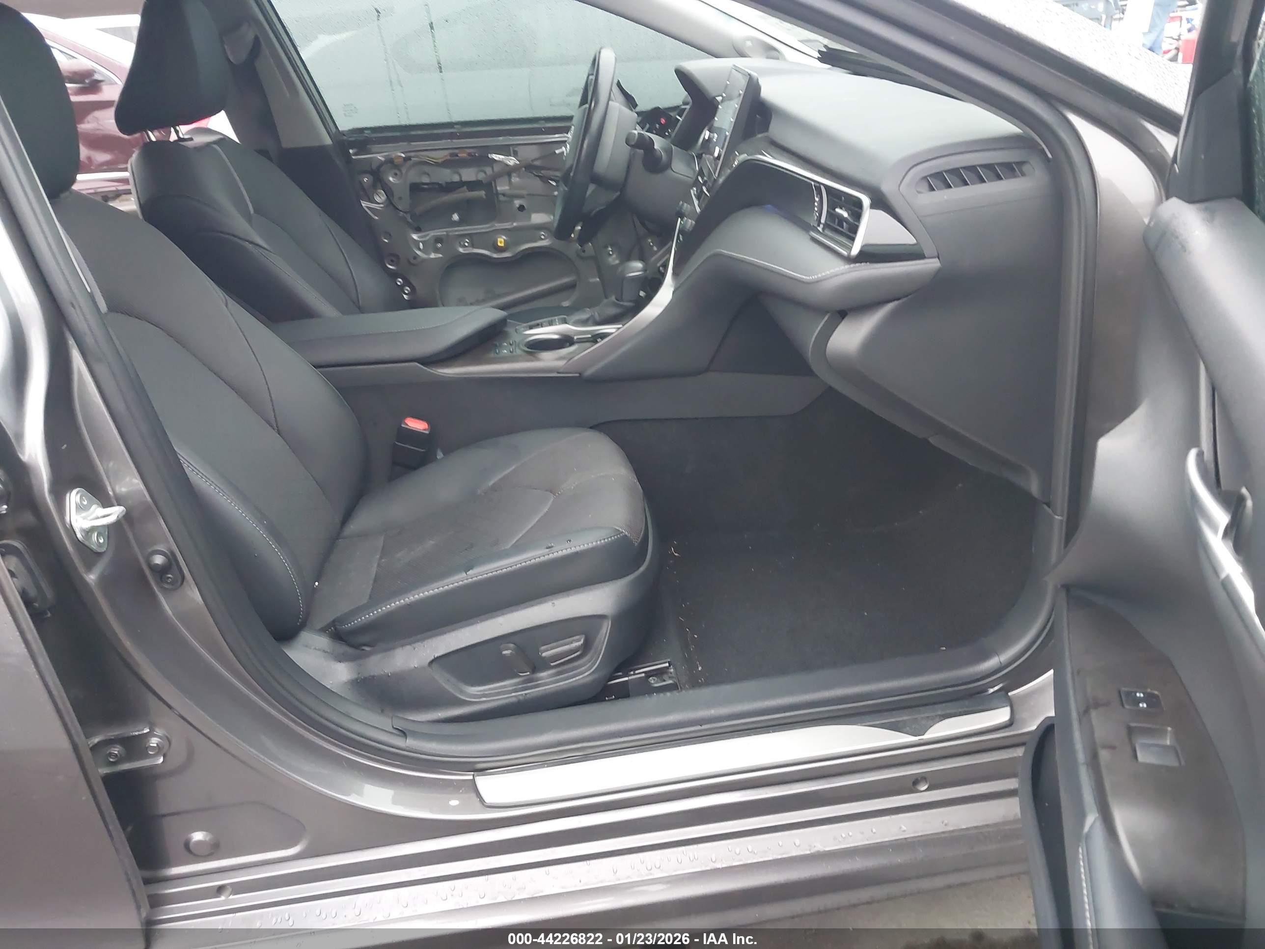 TOYOTA CAMRY image 5