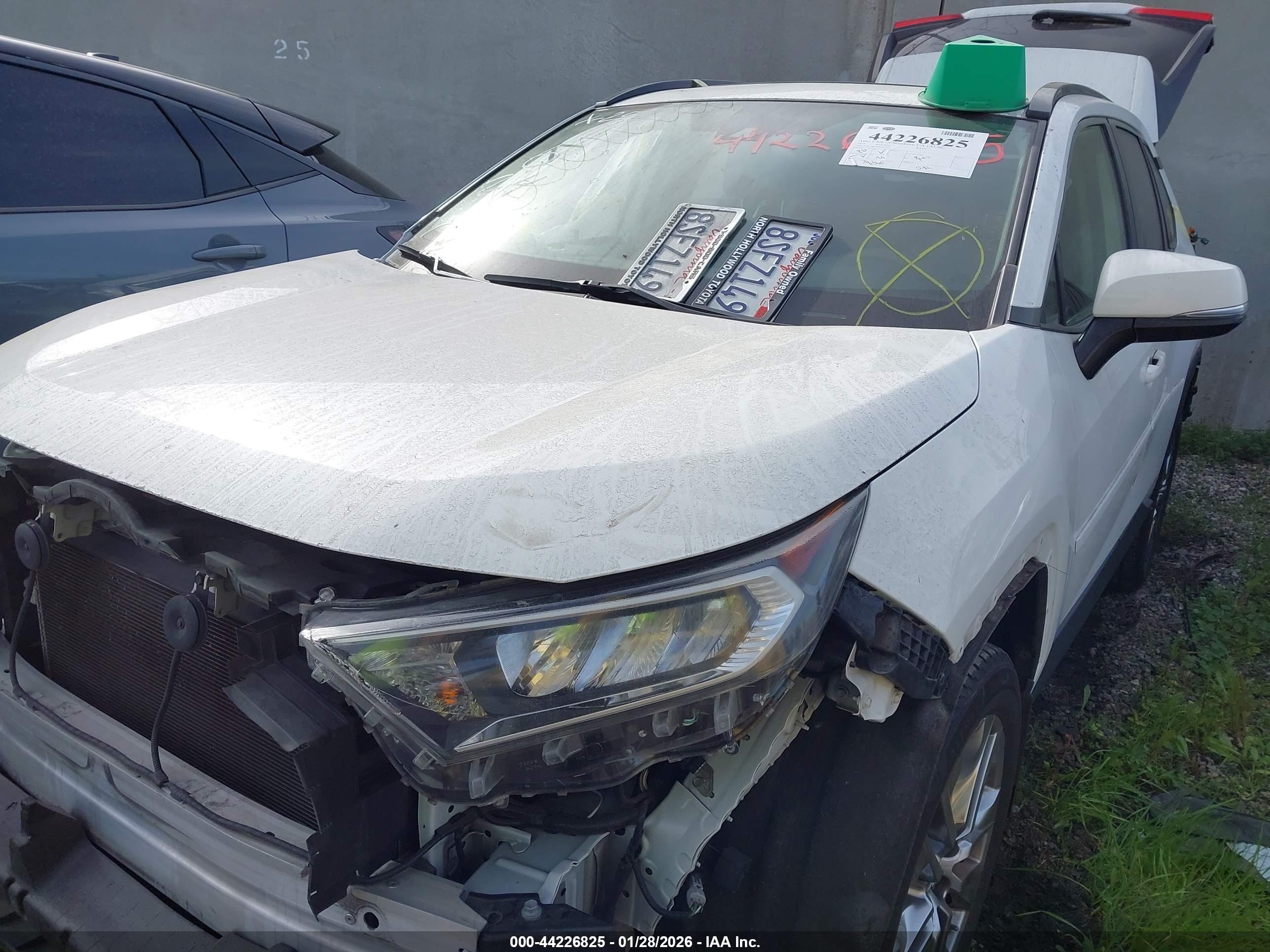 TOYOTA RAV4 image 2